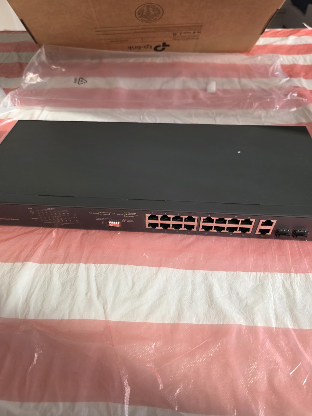 TP-Link TL-SG1428PE 24 Port Gigabit PoE+ Switch - Easy Smart Managed, 24 PoE+ Ports @250W, 2 SFP Slots, Auto Recovery, QoS, VLAN, IGMP, LAG customer photo 1