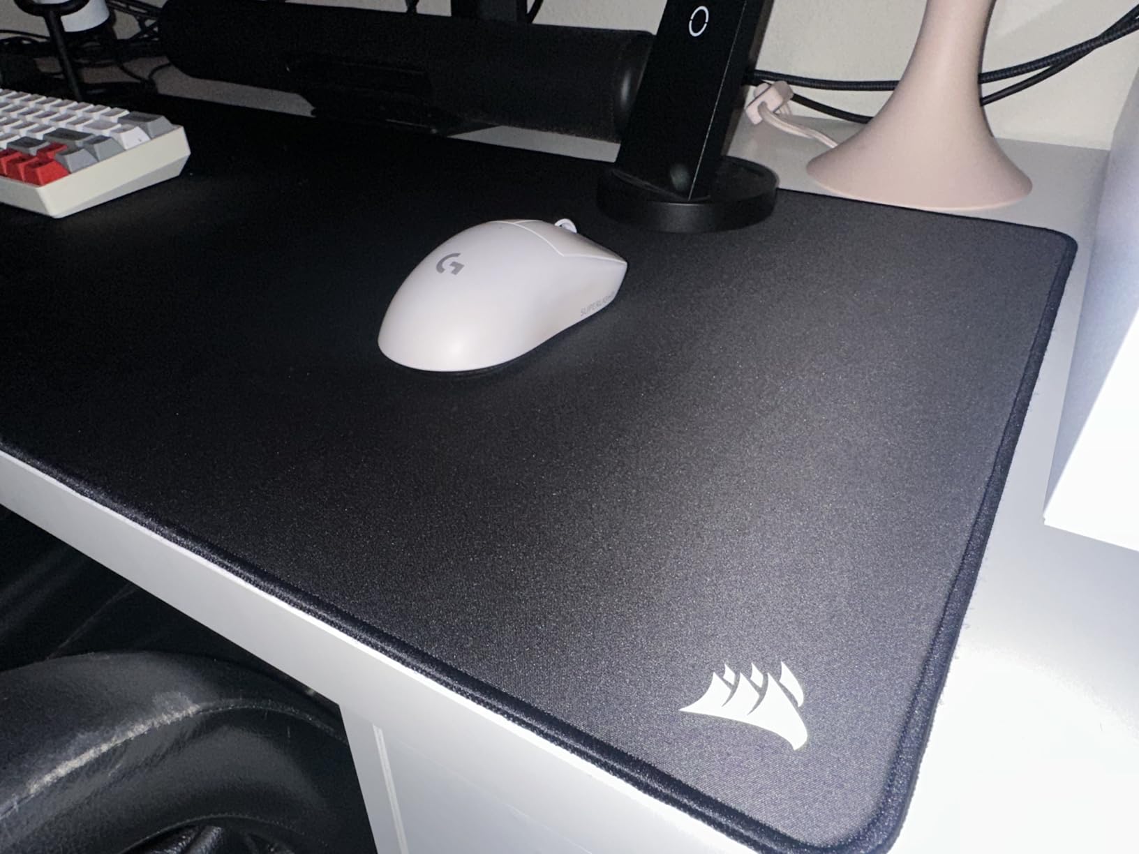 Corsair MM350 PRO Extended XL Premium Spill-Proof Cloth Gaming Mouse Pad - 36.6 Width x 15.7 Height Surface - Black customer photo 1