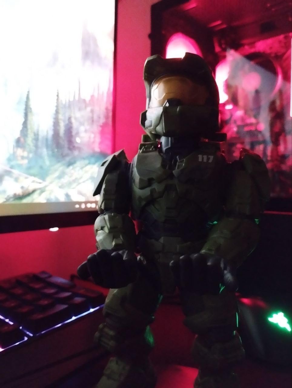 Exquisite Gaming: Halo: Master Chief - Mobile Phone & Gaming Controller Holder, Device Stand, Cable Guys, Xbox Licensed Figure, Green customer photo 1