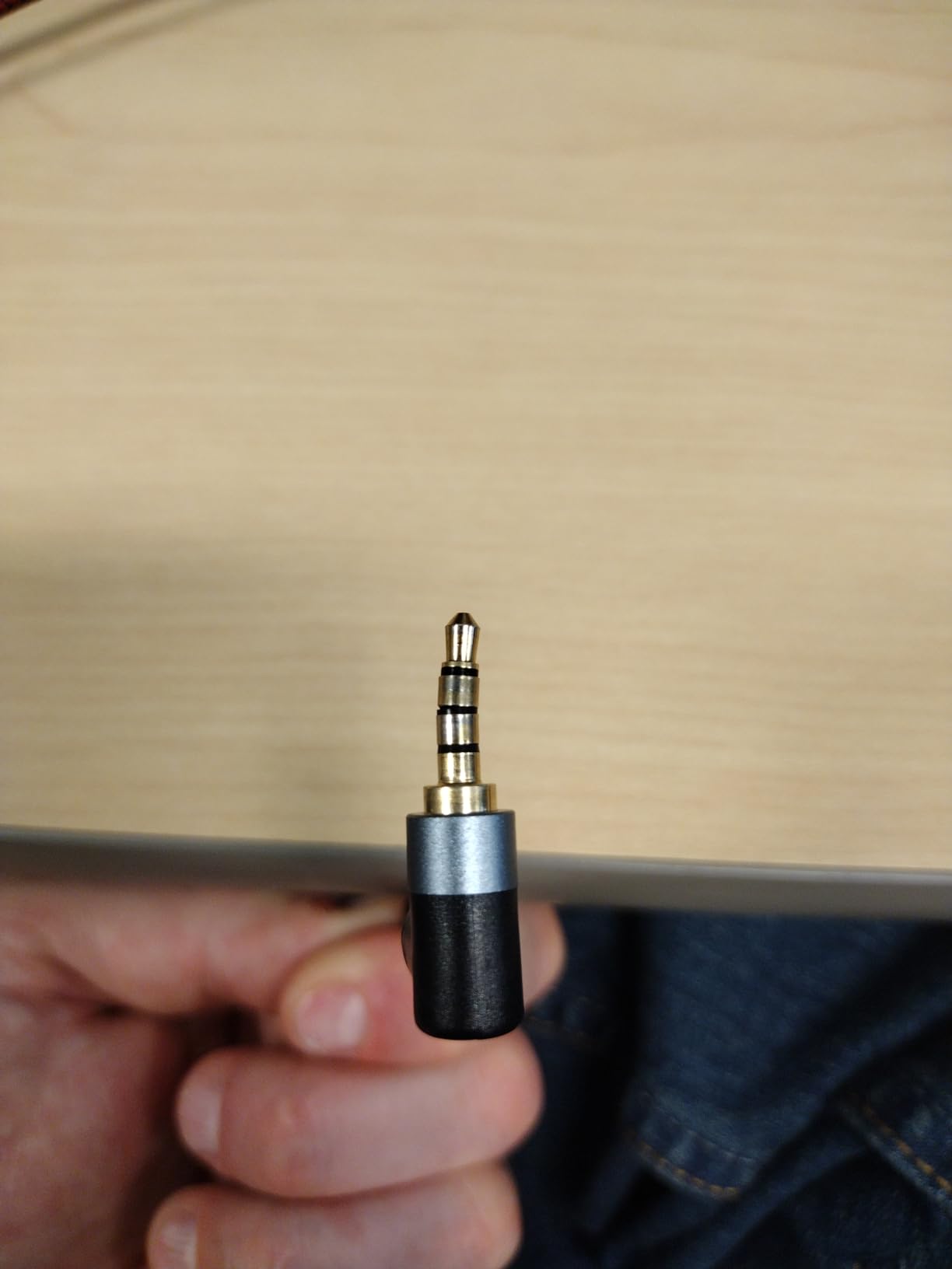 Tiierzon Audio Mic Extension Cable 3Ft,90 Degree TRRS 3.5mm Aux Headphone Extender 4-Pole Jack Plug Extension Lead Stereo Male to Female Braided Cord for Headset,Laptop,Phone,Car,PS4 and More (3Ft) customer photo 2