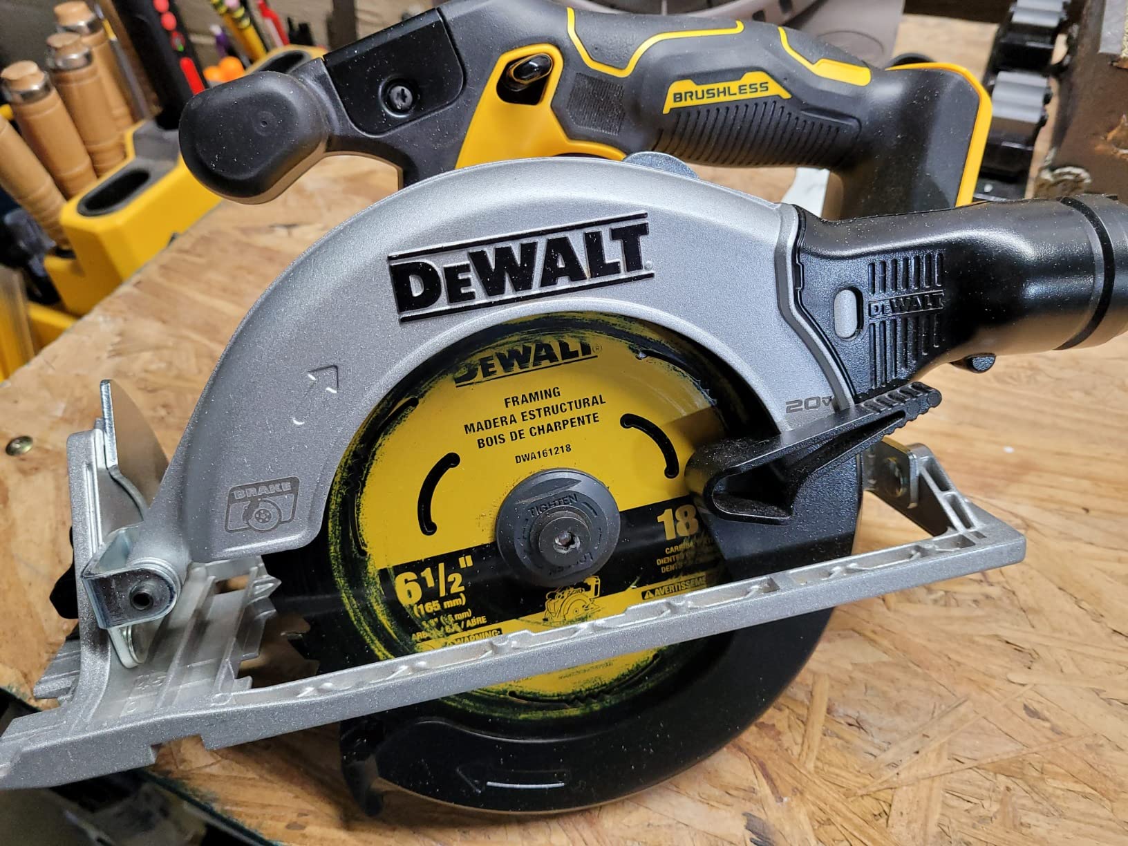 DEWALT 20V MAX* 6-1/2 in. Brushless Cordless Circular Saw, Tool Only (DCS565B) customer photo 2