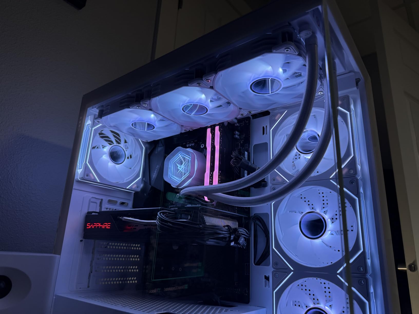 GIGABYTE B550 Gaming X V2 AMD AM4 ATX Motherboard, Supports Ryzen 5000/4000/3000 Series Processors, DDR4, 10+3 Power Phase, 2X M.2, PCIe 4.0, Front USB-C, GbE LAN, Q-Flash Plus, RGB Fusion customer photo 1