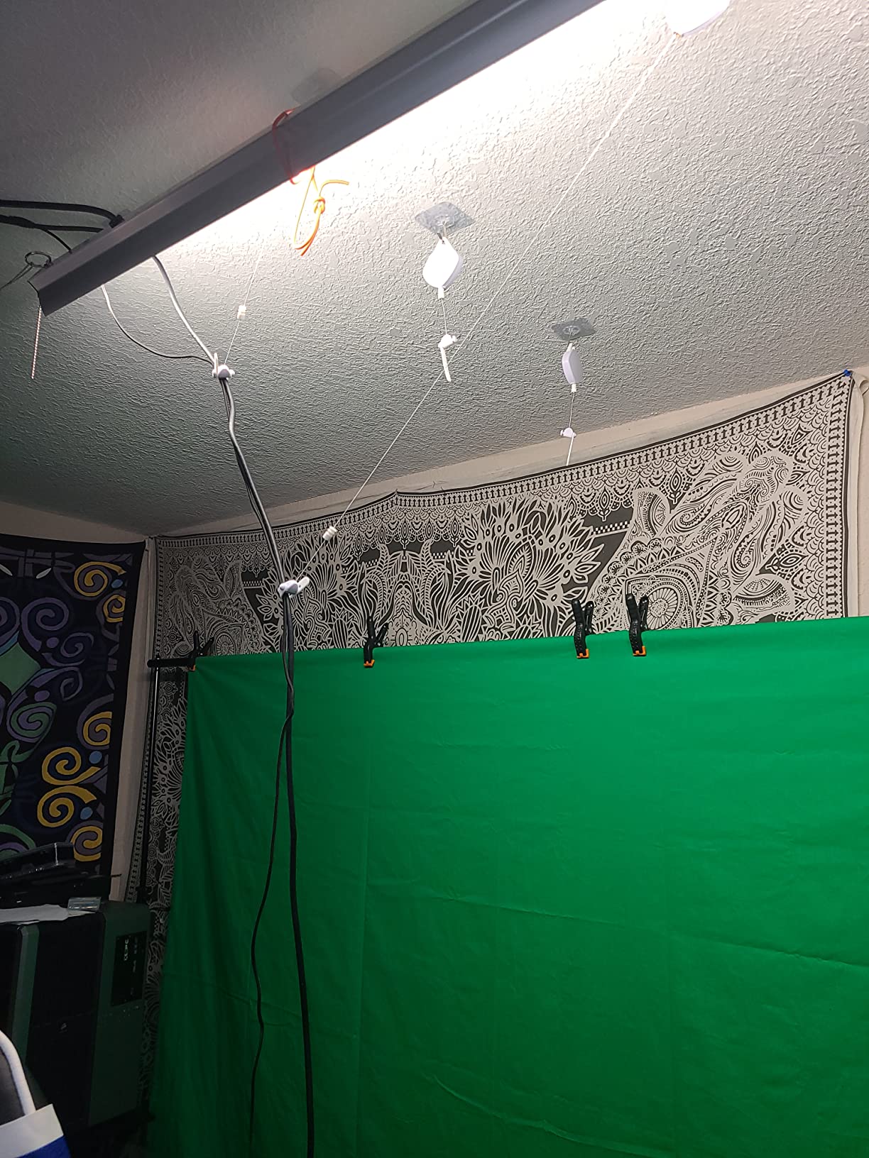 NexiGo [Pro Version] VR Cable Management System, Ceiling Hooks with Retractable Carabiner, Pulley System for PSVR2/Quest/Rift S/Valve Index/HTC Vive/Vive Pro/HP Reverb G2/ VR Accessories[6 Packs] customer photo 1