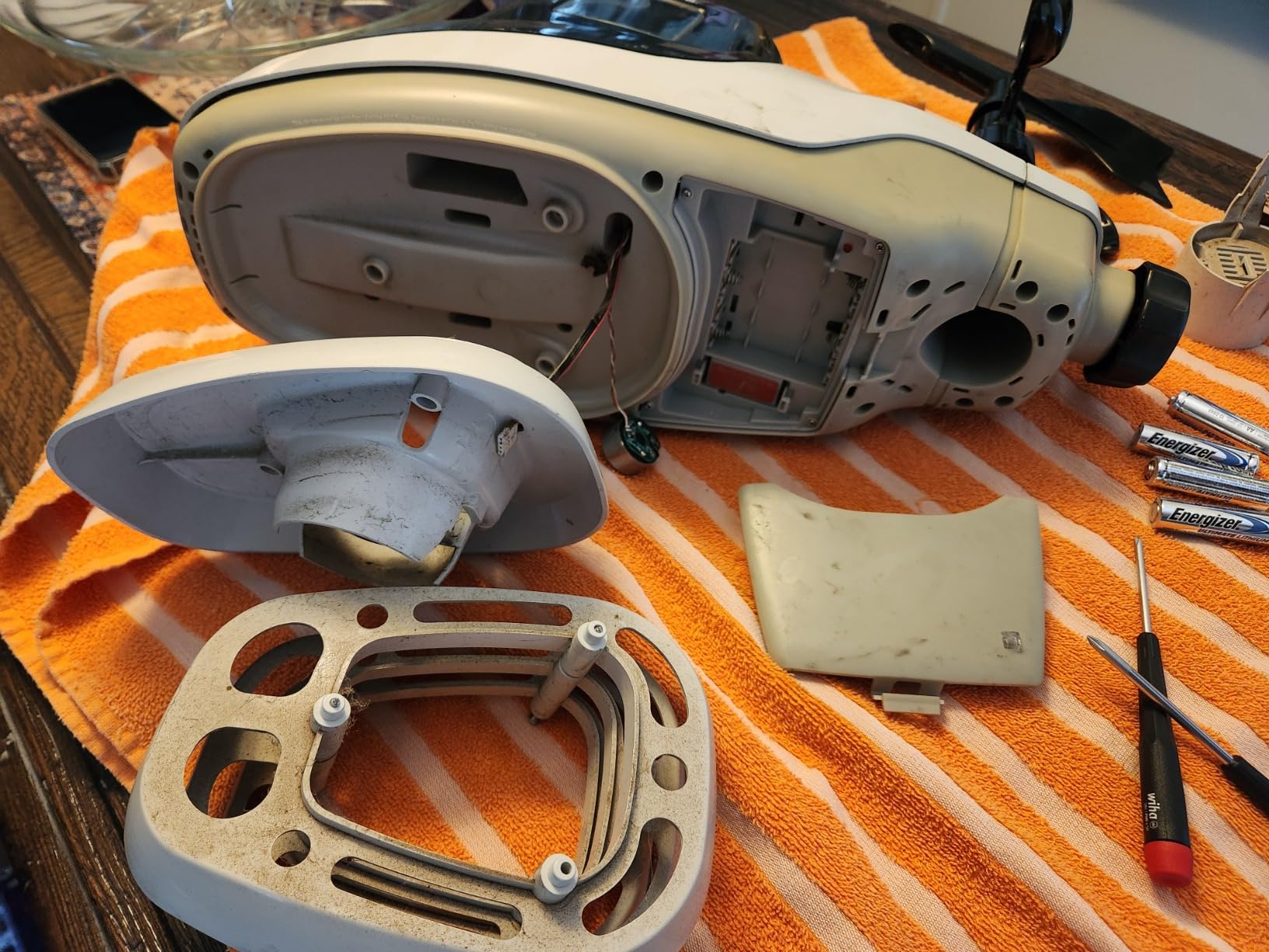 AcuRite Atlas Professional Weather Station with Direct-to-Wi-Fi HD Display, Lightning Detection, Built-In Barometer, and Temperature, Humidity, Wind Speed/Direction and Rainfall Measurements customer photo 2