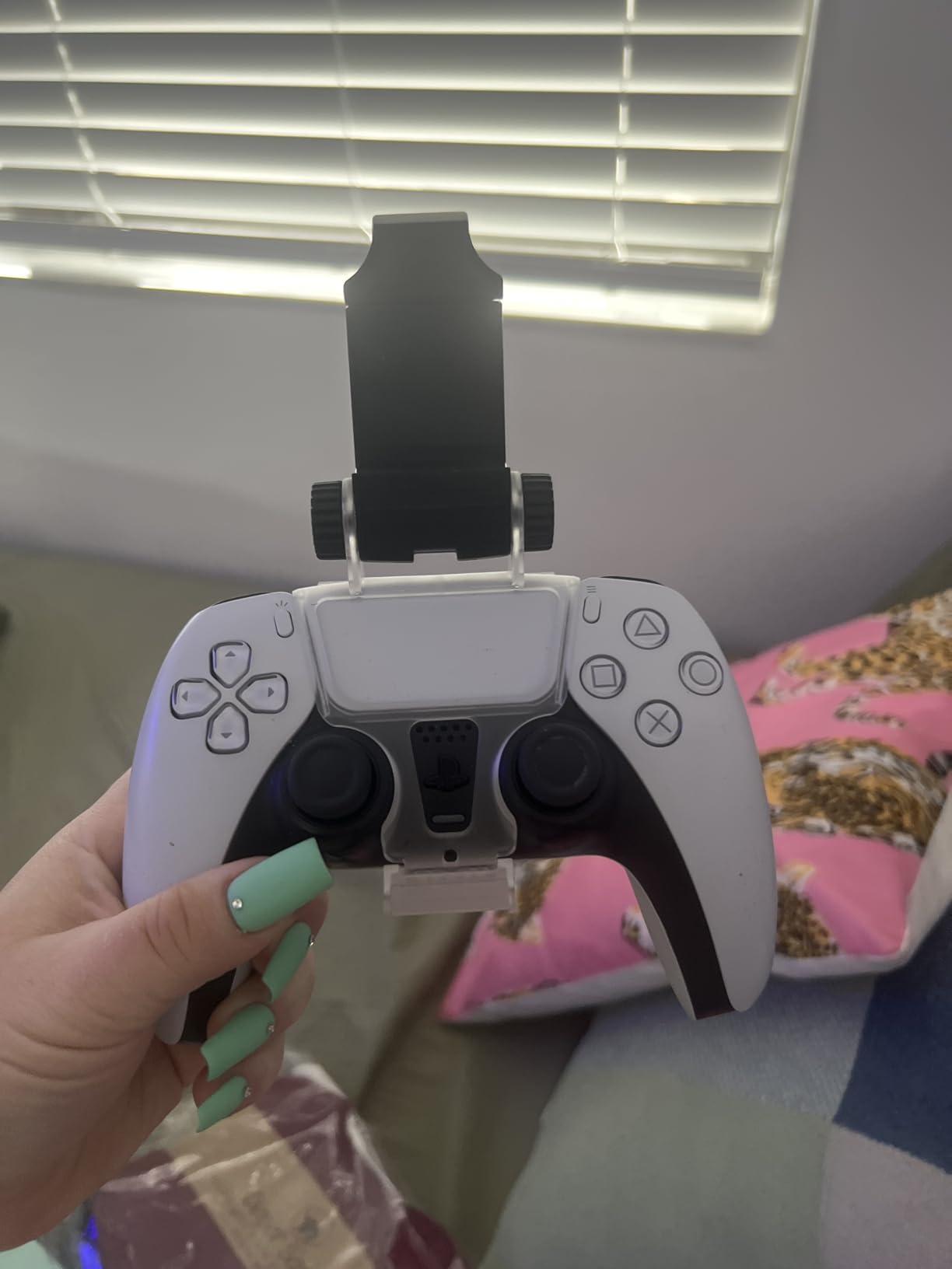 Orzly PS5 Controller Mobile Gaming Clip, DualSense Controller Phone Mount Adjustable Phone Holder Clamp Compatible with PlayStation 5 Dualsense Controller customer photo 2