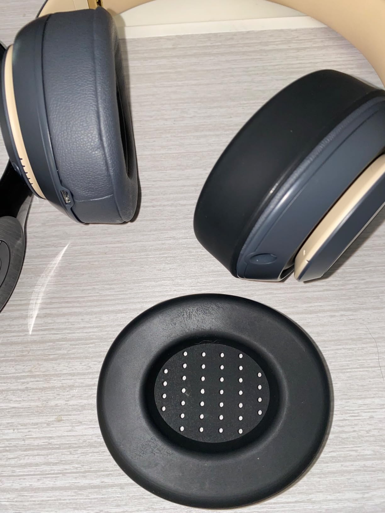 WC SweatZ Studio - Patented Earpad Covers for Beats Studio 3 (A1914) & Beats Studio 2 (B0500 /B0501), Made by Wicked Cushions | Sweatproof & Easily Washable | Black customer photo 1