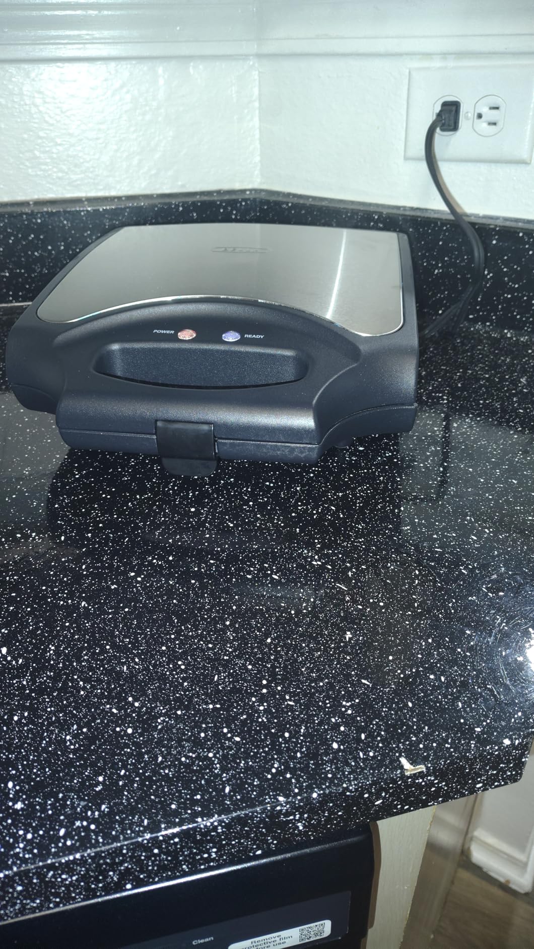 bella Waffle Iron - 4 Square Belgian Waffle Maker, Non-stick Extra Large Plates for Easy Cleanup - Compact Design, Stainless Steel, Black, 1400W customer photo 2