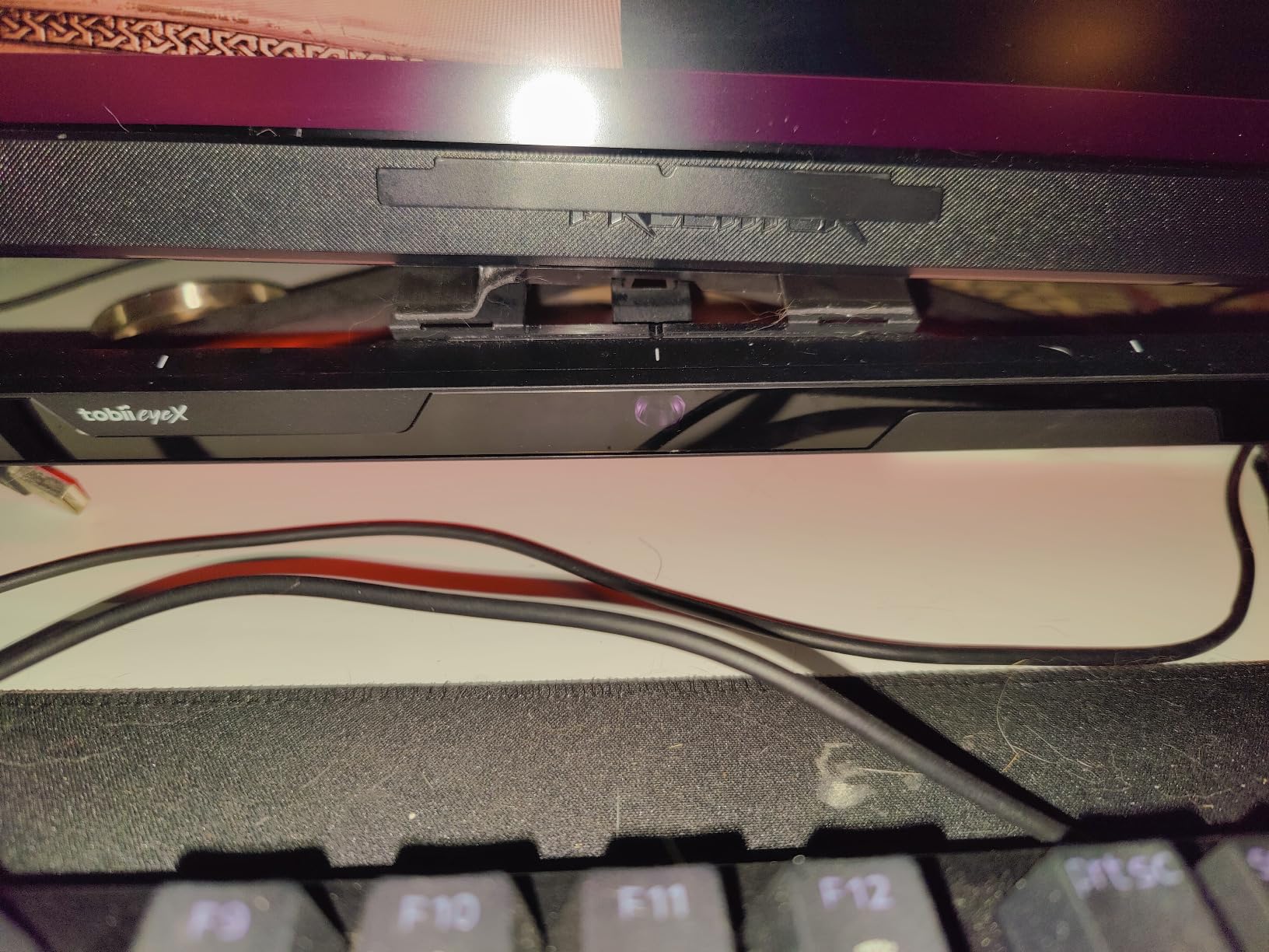 Tobii Gaming Eye Tracker Mounting Kit - Flex Mount and Metal Plate Mounts customer photo 2