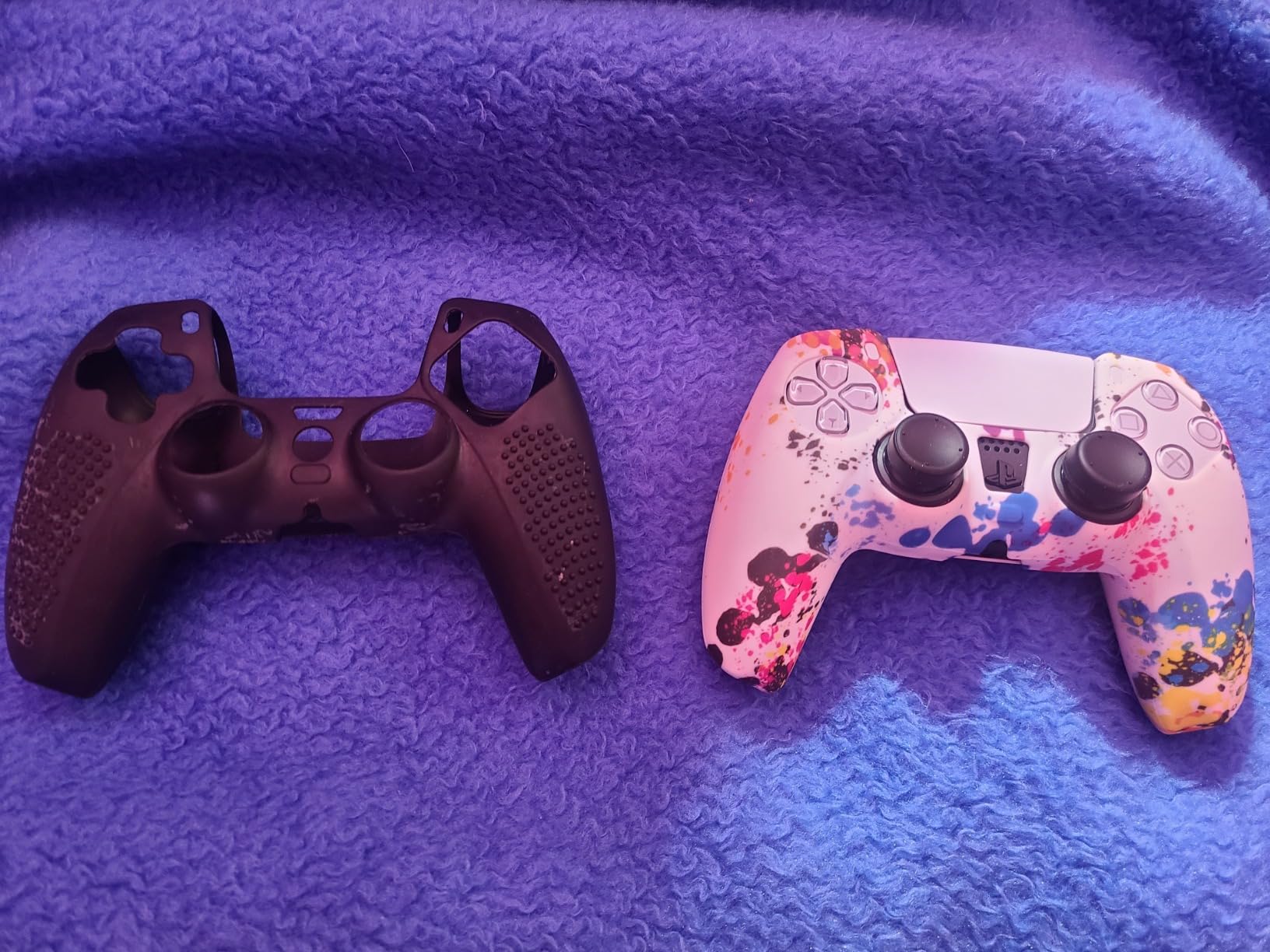 Sofunii 2 Pack Silicone Controller Skins Camo Anti-Slip Cover Case Protector Sleeve for PlayStation 5 /PS5 Controller with 8 x Thumb Grip Caps(Blue,Red) customer photo 1