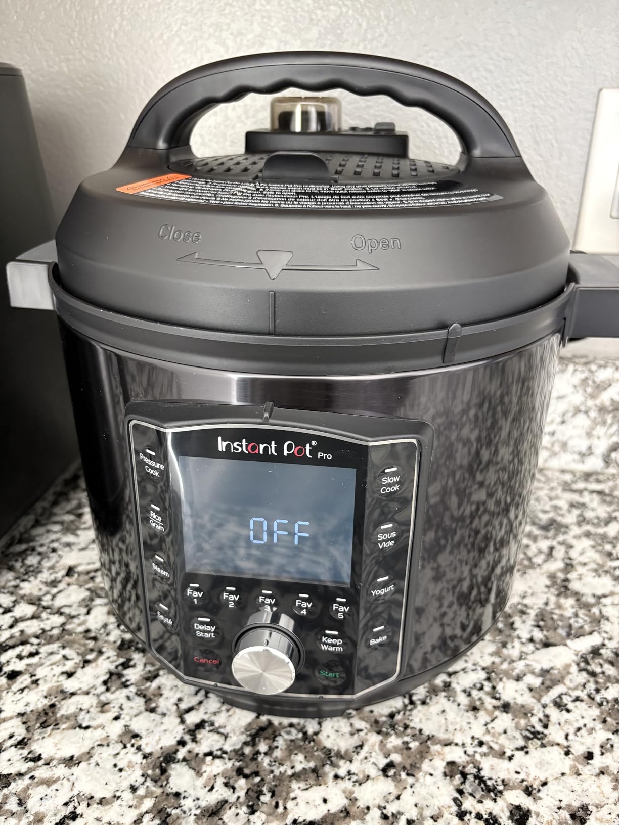 Pro 10-in-1 Pressure Cooker, Slow Cooker, Rice/Grain Cooker, Steamer, Sauté, Sous Vide, Yogurt Maker, Sterilizer, and Warmer, Includes App With Over 800 Recipes, Black, 6 Quart customer photo 2