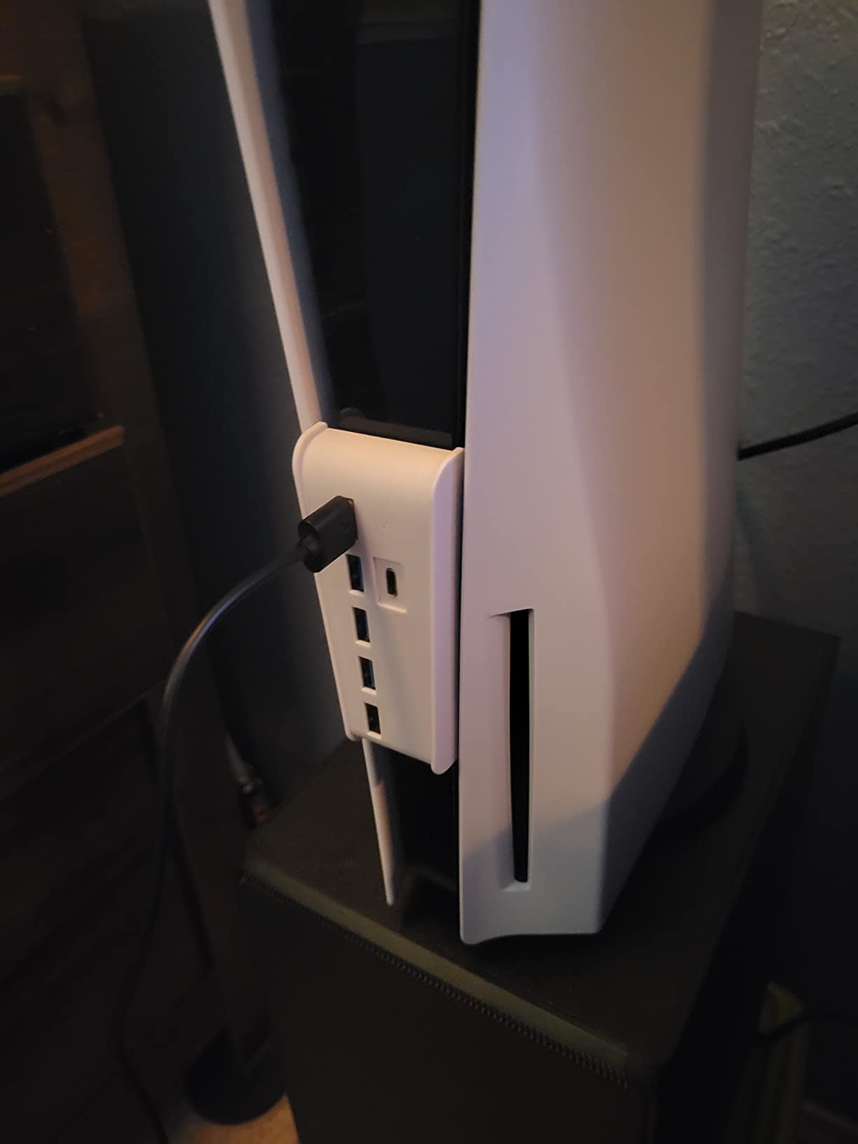 Megadream 6 Port USB Hub for PS5 Accessories, High-Speed Expansion Hub Charger Splitter Adapter with 4 USB-A 2.0 + 1 Charging Port + 1 Type C Port, Compatible with PlayStation 5 Console Front Jacks customer photo 1