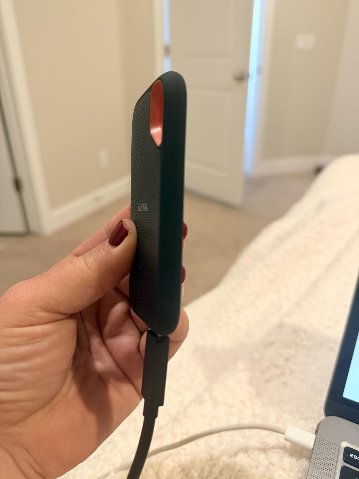 SanDisk 4TB Extreme Portable SSD - Up to 1050MB/s, USB-C, USB 3.2 Gen 2, IP65 Water and Dust Resistance, Updated Firmware - External Solid State Drive - SDSSDE61-4T00-G25 customer photo 2