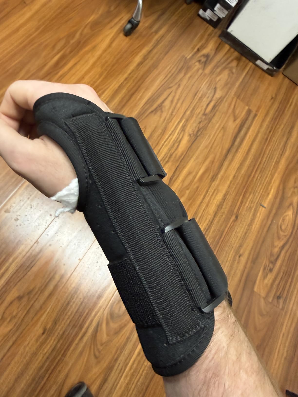Carpal Tunnel Wrist Brace Support with 2 Straps and Metal Splint Stabilizer - Helps Relieve Tendinitis Arthritis Carpal Tunnel Pain - Reduces Recovery Time for Men Women - Right (L/XL) customer photo 2