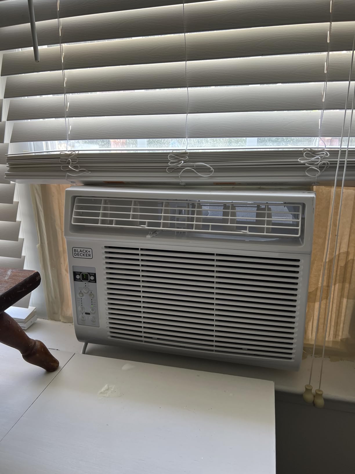 BLACK+DECKER Window Air Conditioner 12000 BTU, AC Window Unit Cools Up to 550 Square Feet, Window AC Unit with Remote Control, 3 Cooling Speeds and Fan Only Function, BD12WT6, White customer photo 1