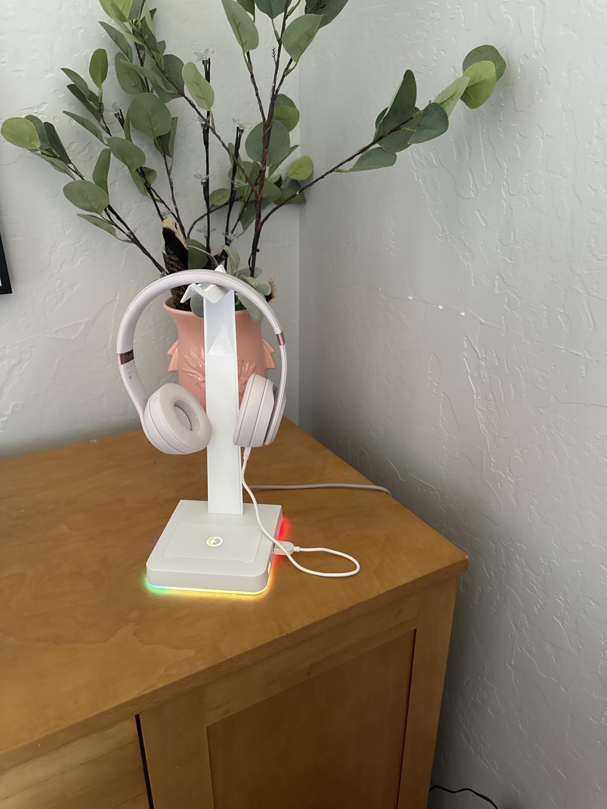 RGB Gaming Headset Stand with 2 USB Ports, Game Headphone Mount for PC, Xbox One, PS4, Switch, Earphone Holder Hanger, Great for Gaming Stations, Fancy Desk Gamer Accessories, Black customer photo 1