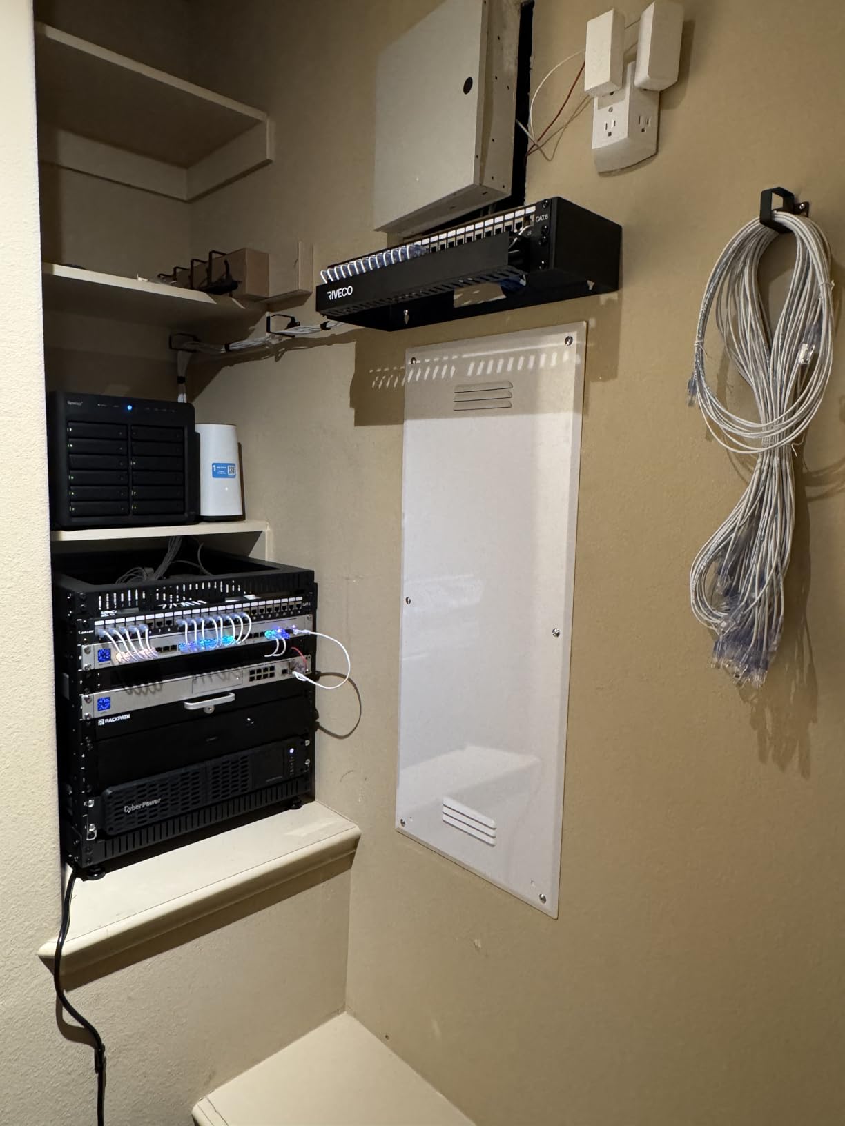 RIVECO 6U Open Frame Server Rack with Wheels - Heavy Duty 4 Post Quick Assembly 19-inch Support 600KG Equipment Home Network Cabinet customer photo 2
