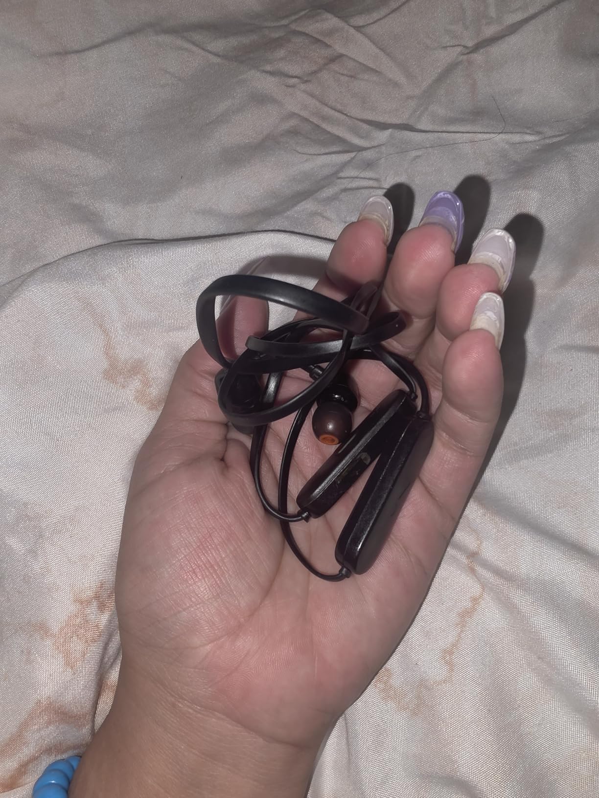 Tune 125 - Bluetooth Wireless in-Ear Headphones with 3-Button Mic/Remote and Flat Cable - Black, Small customer photo 1