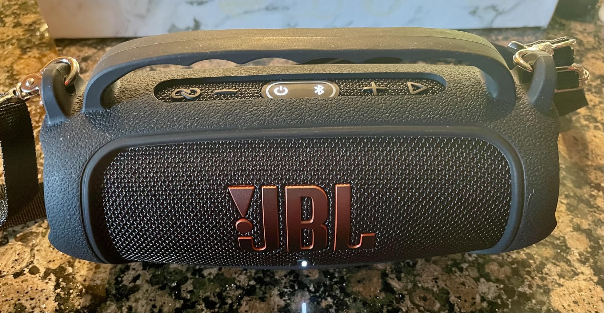 JBL CHARGE 5 - Portable Waterproof (IP67) Bluetooth Speaker with Powerbank USB Charge out, 20 hours playtime, JBL Partyboost (Grey) customer photo 1