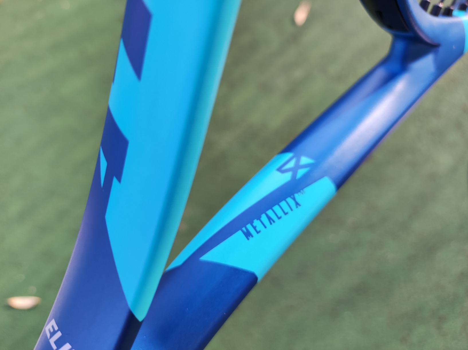 Head Metallix Attitude Elite Blue Tennis Racket - Pre-Strung Adult Tennis Racquet Lightweight - Midplus Headsize for Blend of Power and Control customer photo 2