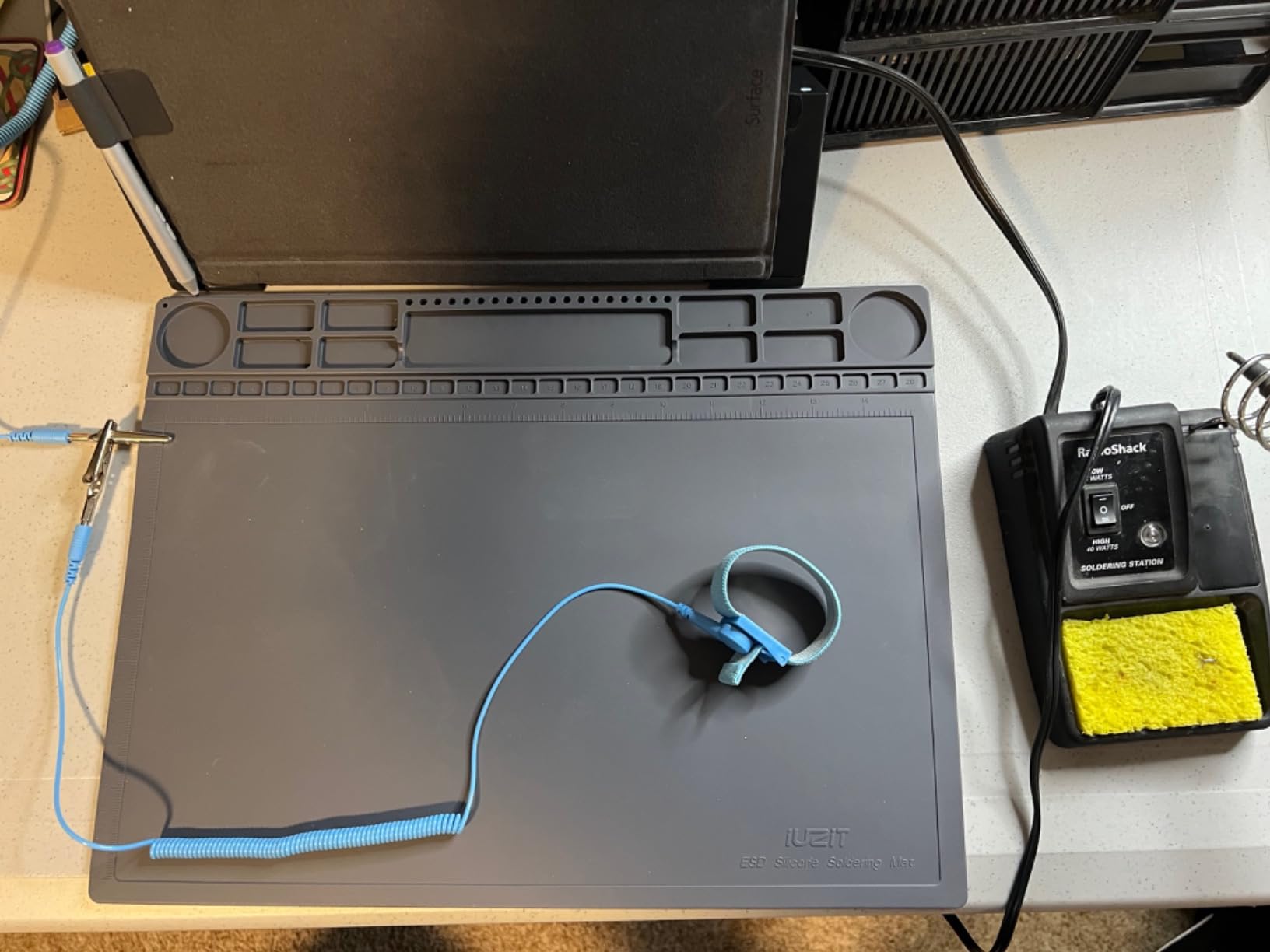 Anti Static Mat for PC Building, Computer Electronics Repair, IUZIT Heat Resistant 932°F ESD Soldering Mat with Grounding Cord & Plug, ESD Wristband for BGA Gun Soldering Iron15.9