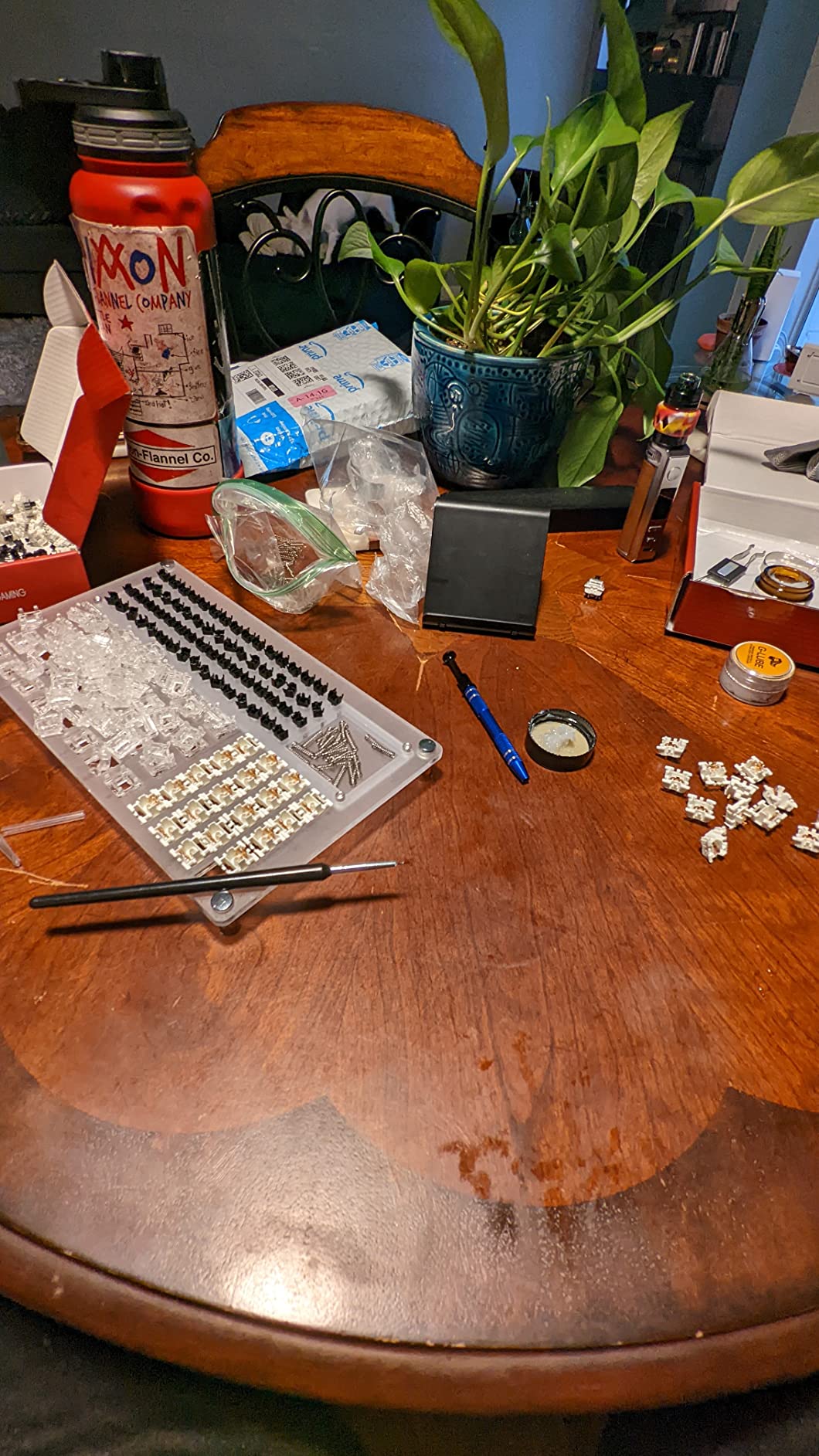 YIMAGUJRX 32 Switches Acrylic Lube Station,Keyboard Lube Kit,Switch Opener,Switch Lube,Switch Puller,Keycap Puller,Switch Lube Tool for Custom Mechanical Keyboard (12Pcs) customer photo 2