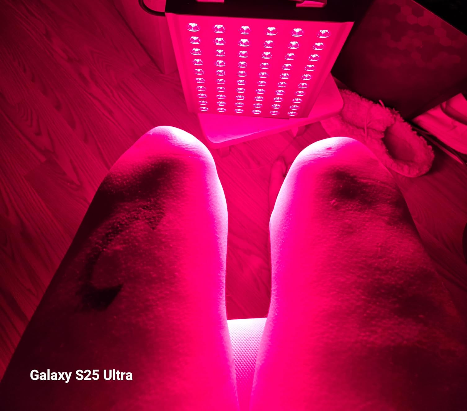 Hooga Red Light Therapy Panel Device - 660nm Red & 850nm Near Infrared Light Therapy, LED Light Therapy Lamp for Face & Body, Dual Chip LEDs, Timer, Adjustable Stand - PRO300 customer photo 1