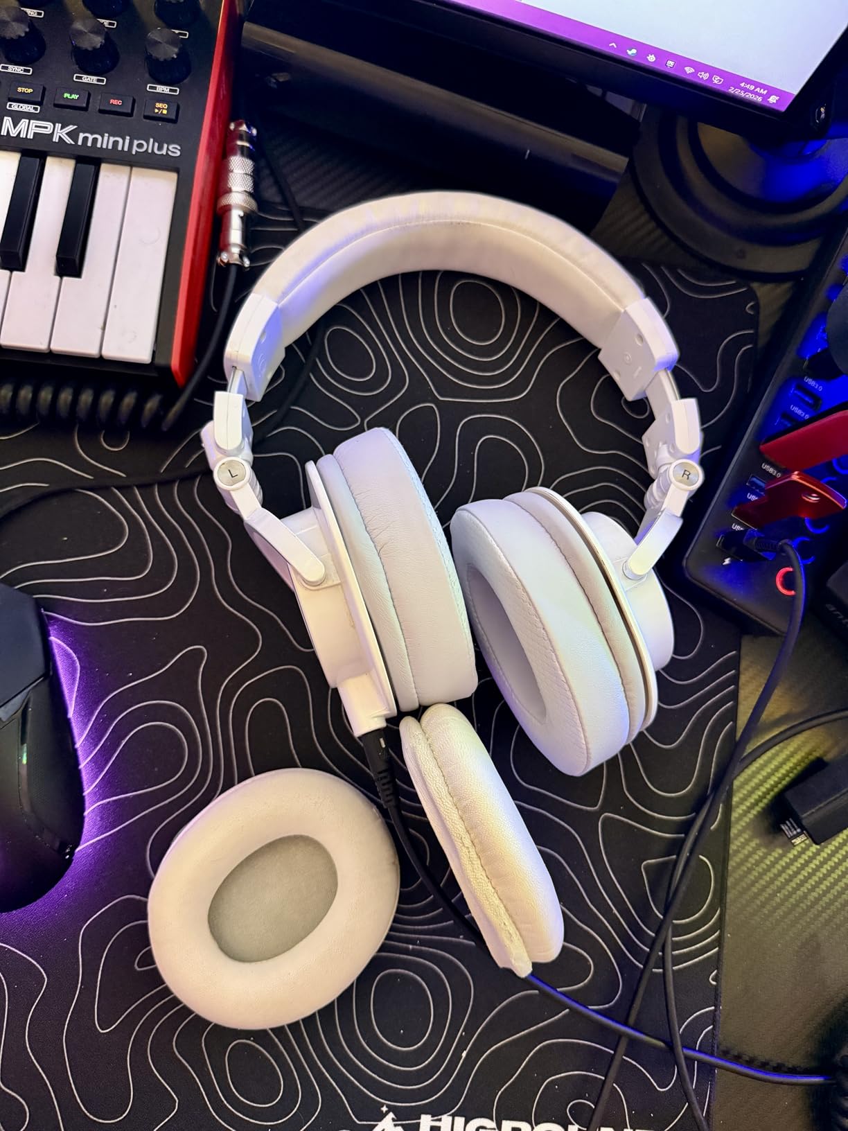 WC Freeze Cooling Gel Earpads - Compatible with HyperX Cloud, Steelseries Arctis, ATH M50X, G Pro X & More - Major Comfort Upgrade & Cooler for Longer | Black customer photo 1