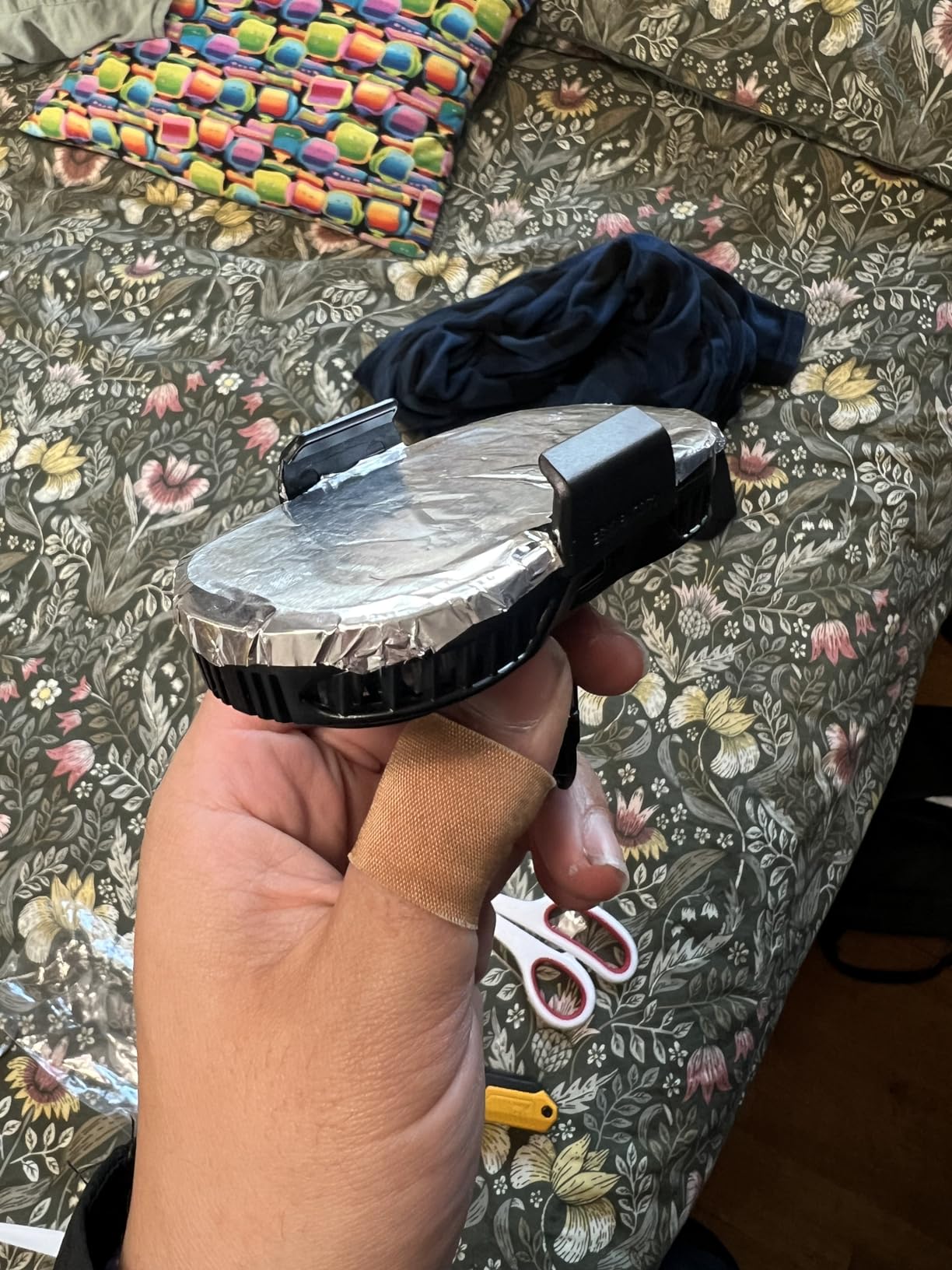 NEVEIKA Phone Cooler, Cellphone Radiator with Dual Semi-Conductor Cooling Chip, Mobile Phones with a Width of 6 to 8 cm for Tiktok Live Streaming, Outdoor Vlog, Mobile Gaming. customer photo 2