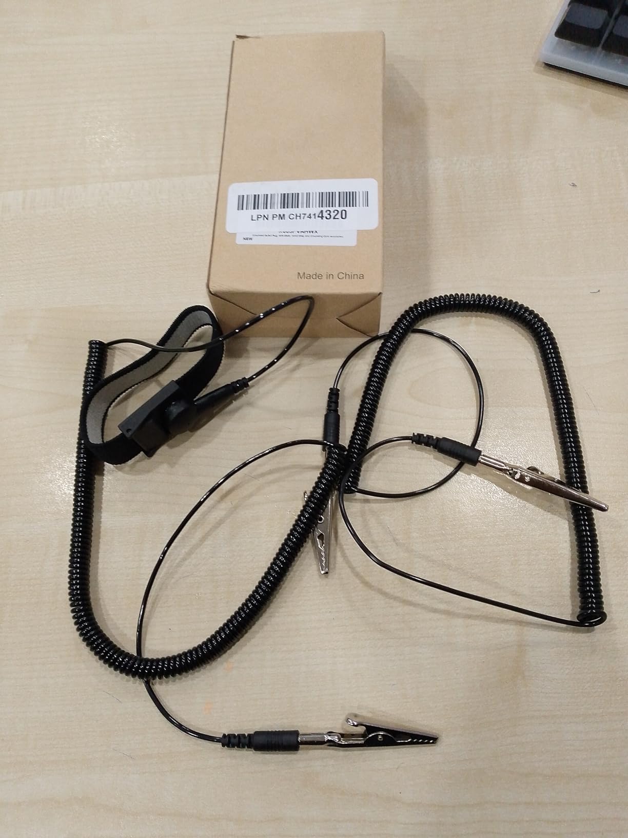 Grounded Outlet Plug, Anti-Static Wrist Strap (Adjustable up to Size XL) and Grounding Cord, Earth Connection | ESD Safe for Computer, PC Building Electronics customer photo 2