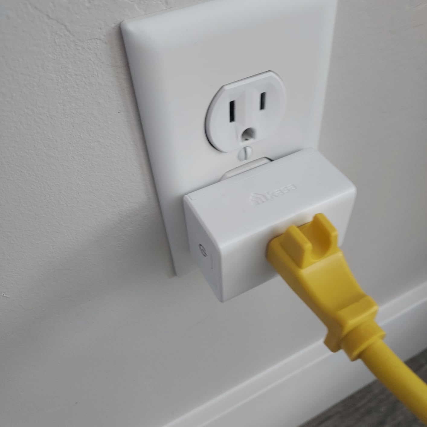 Kasa Smart Plug Mini 15A, Smart Home Wi-Fi Outlet Works with Alexa, Google Home & IFTTT, No Hub Required, UL Certified, 2.4G WiFi Only, 4-Pack(EP10P4), White customer photo 1