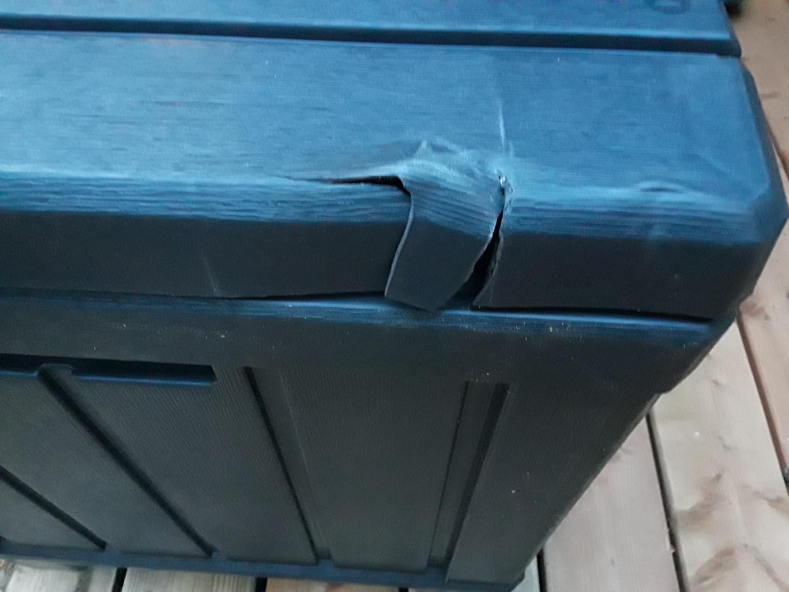 Keter Kentwood 92 Gallon Resin Deck Box-Organization and Storage for Patio Furniture Outdoor Cushions, Throw Pillows, Garden Tools and Pool Floats, Brown customer photo 1