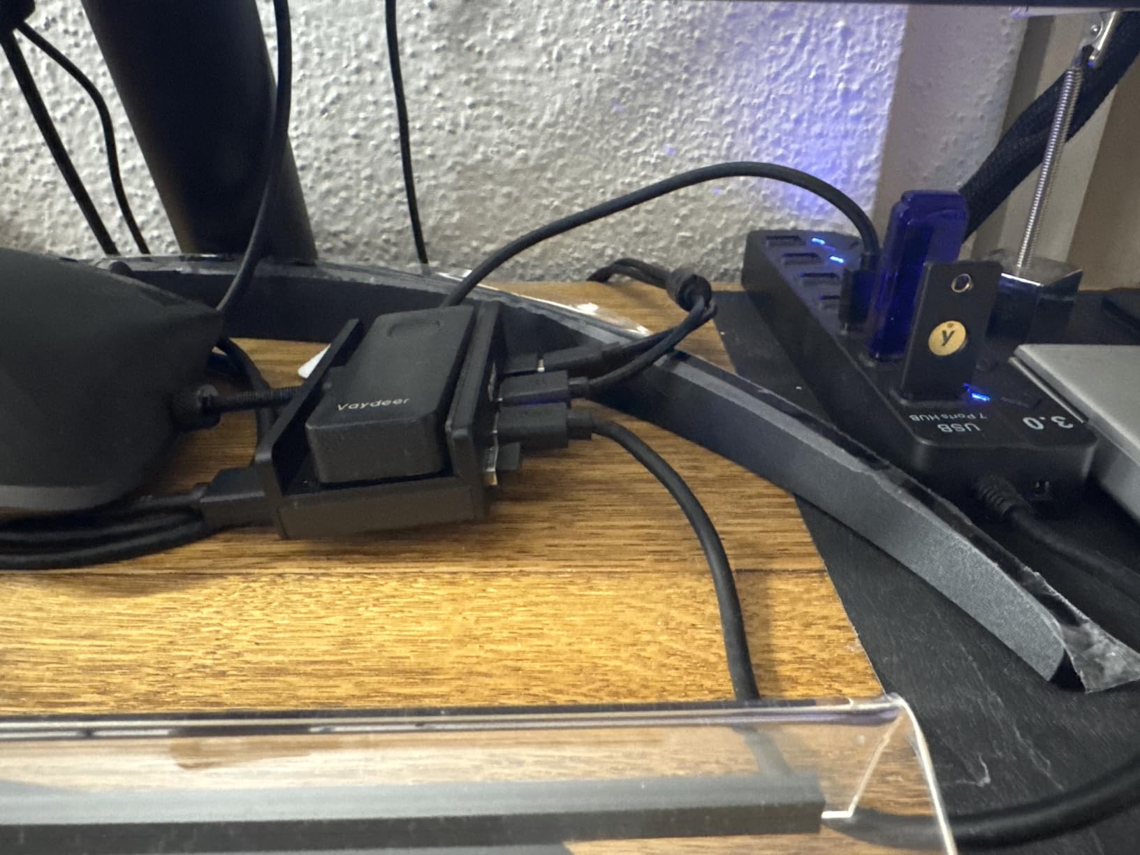 ORICO USB 3.0 Hub, USB Hub Clamp, Aluminum 4-Port USB Splitter with Extra Power Supply Port and 4.92 FT USB Data Cable, Desktop Powered USB Hub for Monitors/Desks-Black (Without Power Adapter) customer photo 1