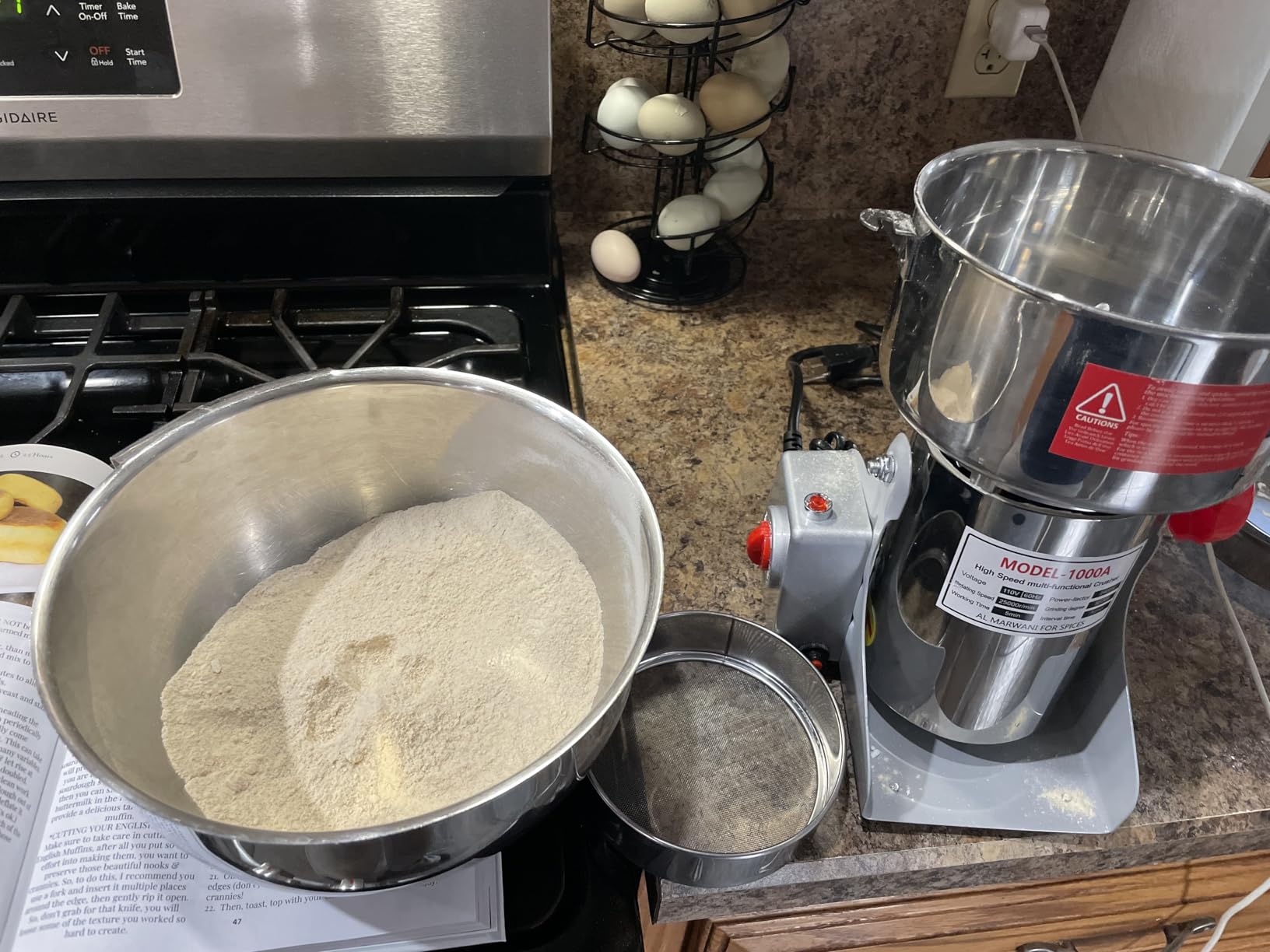 Grain Mill Grinder 750g High Speed Electric Stainless Steel Grinder Cereals Corn Flour Pulverizer Powder Machine for Dry Spice Herbs Grains Coffee Rice Pepper customer photo 1