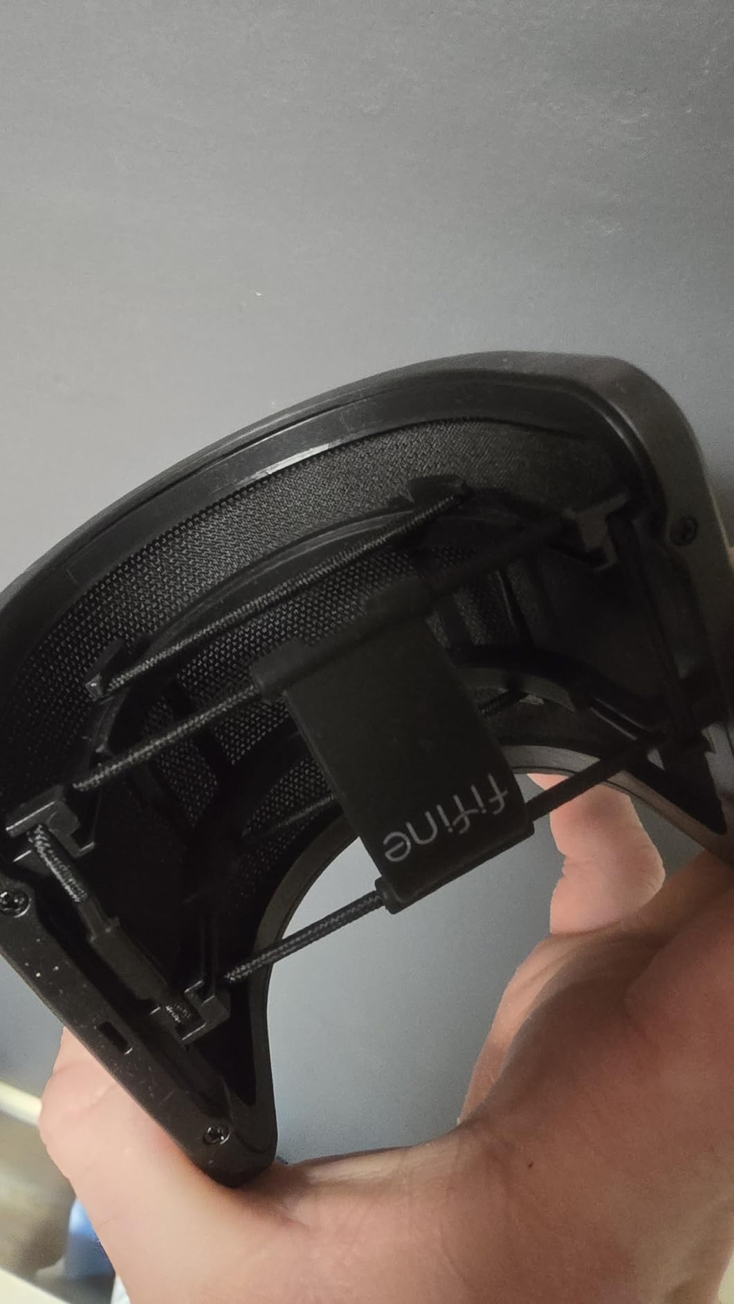 FIFINE Pop Filter Screen, Compact Microphone Pop Shield Windscreen with Metal Mesh for Recording Studio, YouTube Videos, Streaming, Podcast (Black) customer photo 1