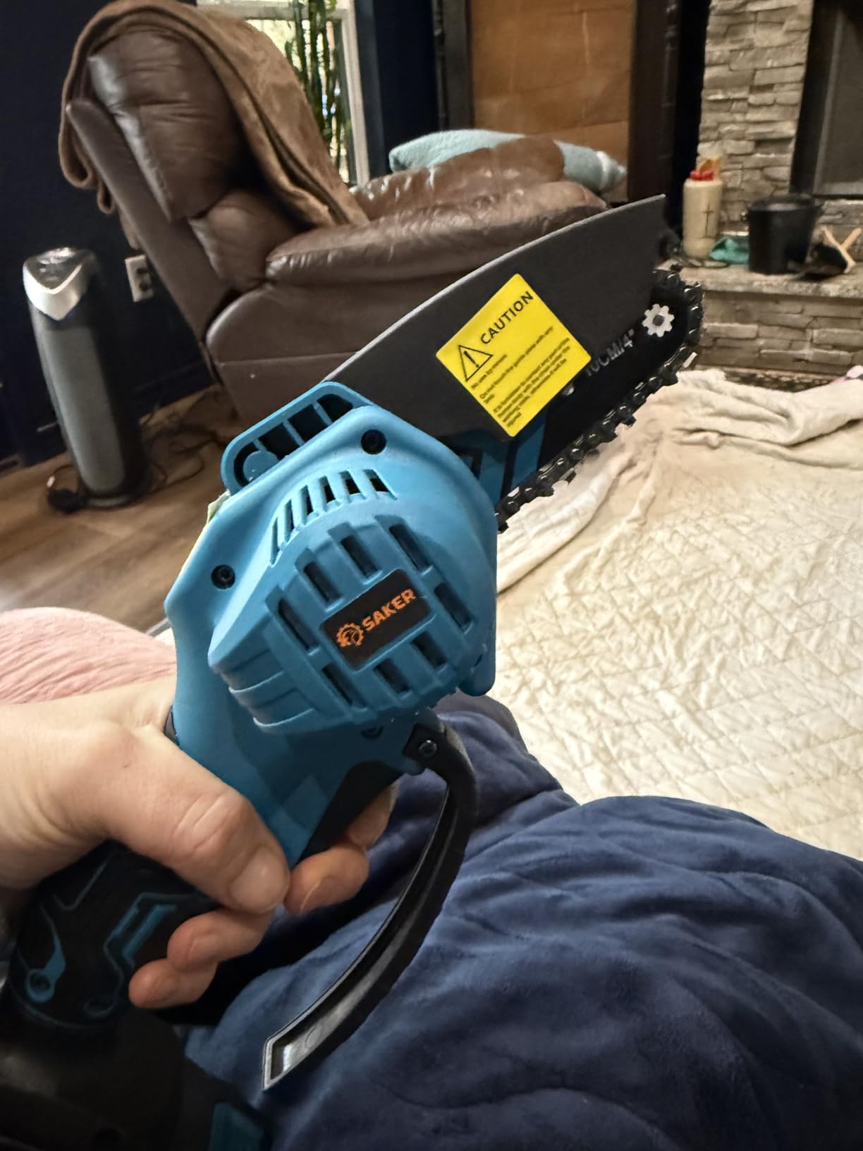 Saker Mini Chainsaw, Portable Electric Chainsaws Cordless, Handheld Chain Saw Pruning Shears Chain Saws for Tree Branches, Courtyard, Household and Garden, Gifts for Men Dad Husband Women customer photo 2