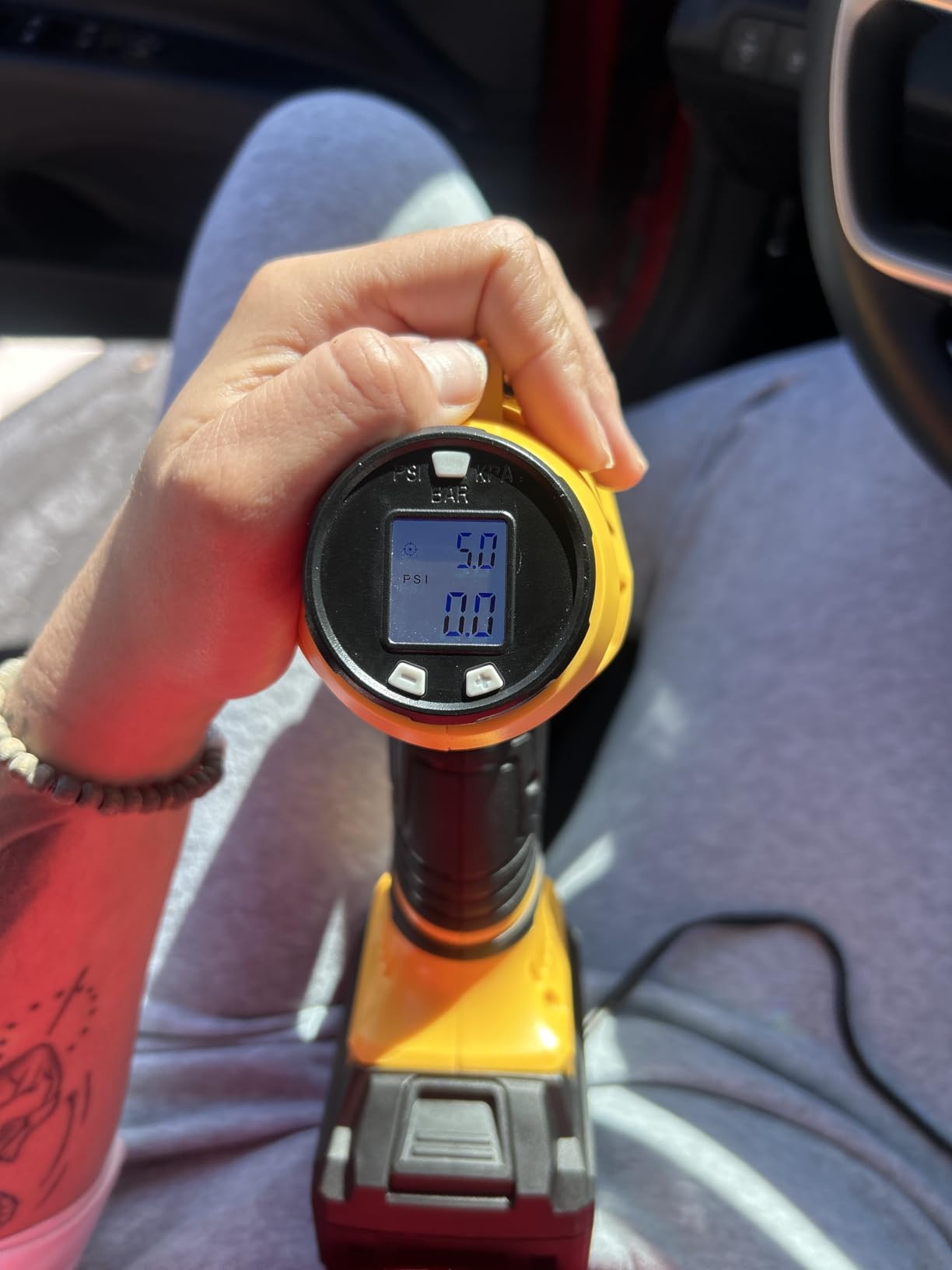 AstroAI Cordless Tire Inflator Air Compressor 20V Rechargeable Battery Powered 160PSI Portable Air Pump with 12V Car Power Adapter Digital Pressure Gauge for Cars Motorcycles JY16P160-18（C2）Yellow customer photo 2
