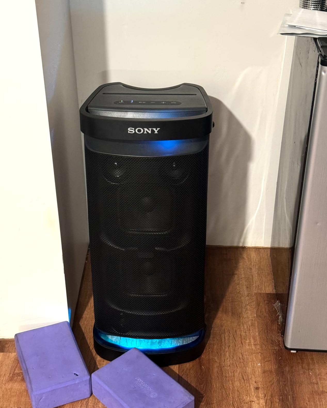 Sony SRS-XP700 X-Series Wireless Portable Bluetooth Karaoke Party Speaker, IPX4 Splash-resistant with 25 Hour Battery, Black customer photo 1