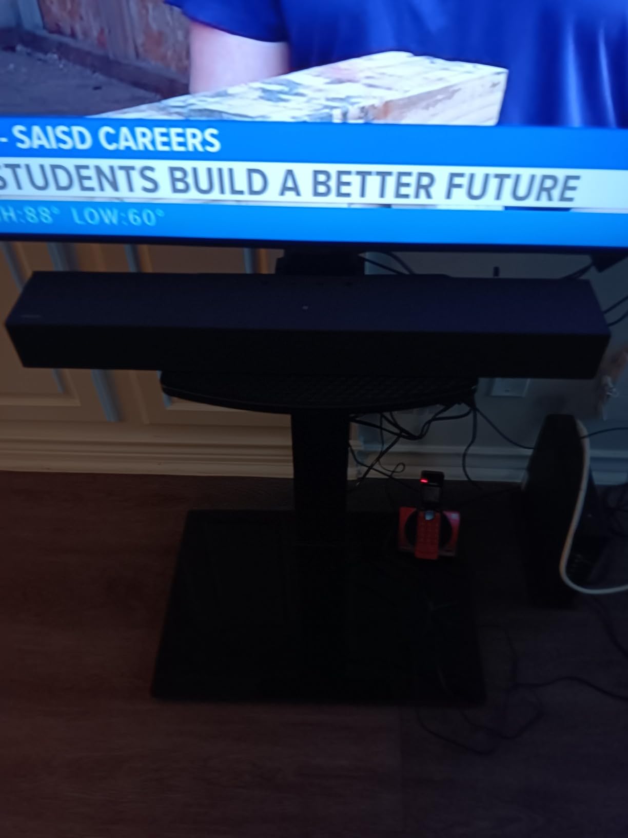 Samsung Dolby Audio/DTS 2.0 Channel Soundbar with Built-in Woofer - HW-T400, Supports Streaming Music via Bluetooth & NFC customer photo 1