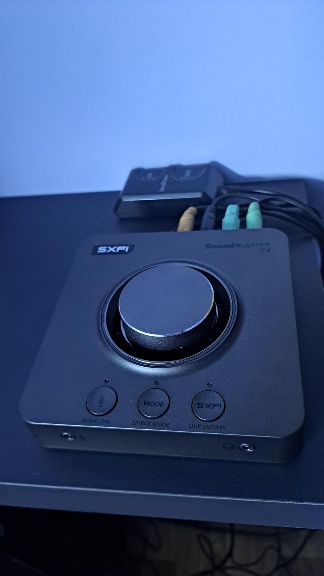 Creative Sound Blaster X4 Hi-Res 24bit/192kHz DAC USB External Sound Card Amp, Multichannel, Discrete 7.1 Surround Sound, Headphone Input for PC, Mac customer photo 1