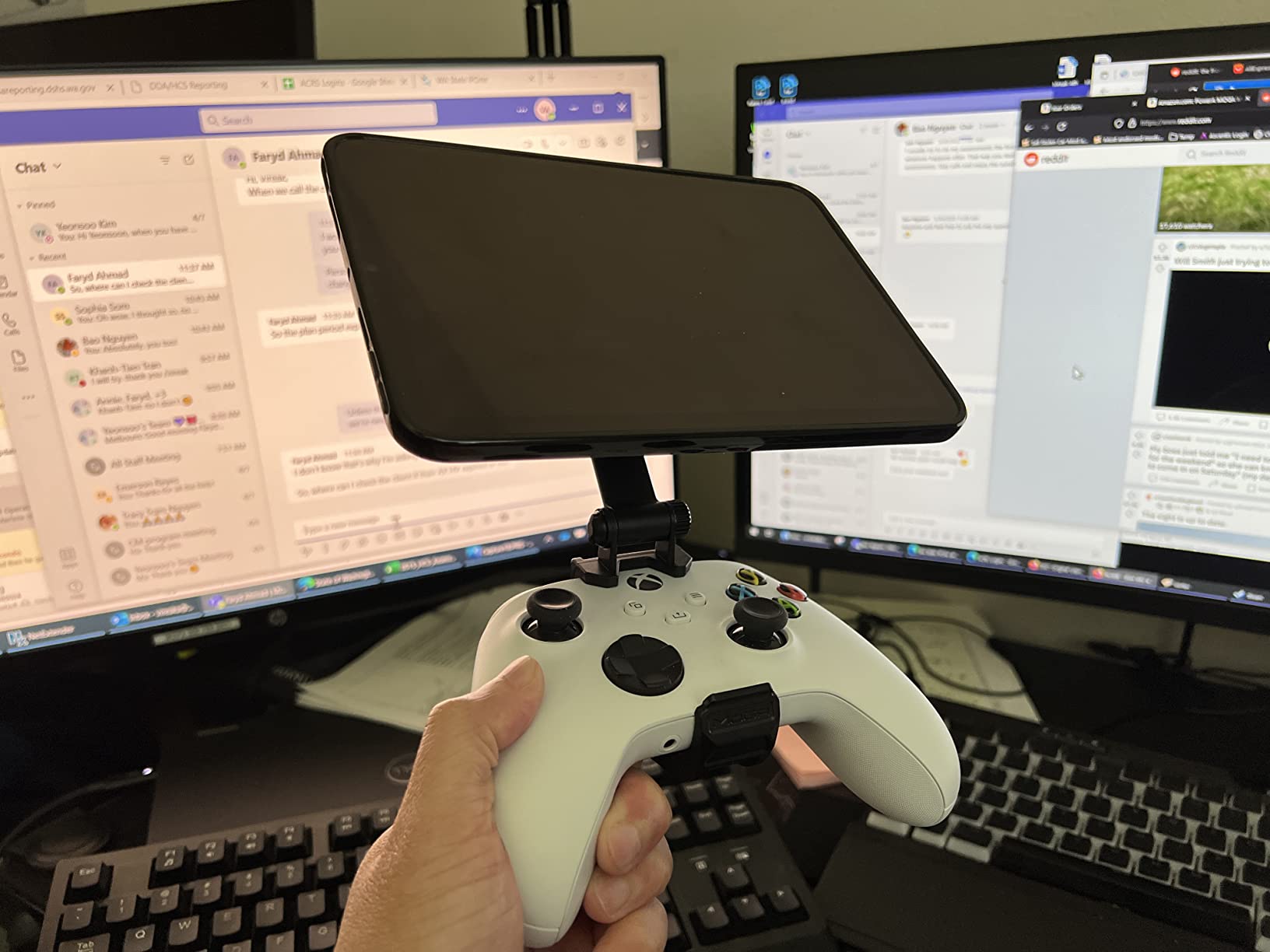 PowerA MOGA Mobile Gaming Clip 2.0 for Xbox Controllers, Phone Clip, Cloud Gaming, Android - Xbox Series X (Renewed) customer photo 1