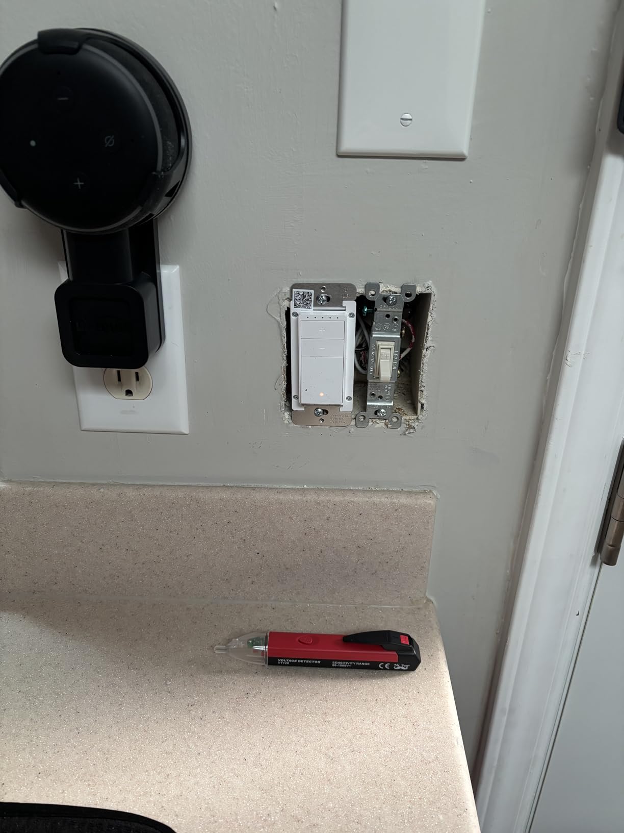 Amazon Basics Smart Light Switch, Single Pole, Works with Alexa Only, Voice Control, Schedule, 2.4 GHz Wi-Fi, No Hub Required, Easy to Install customer photo 1