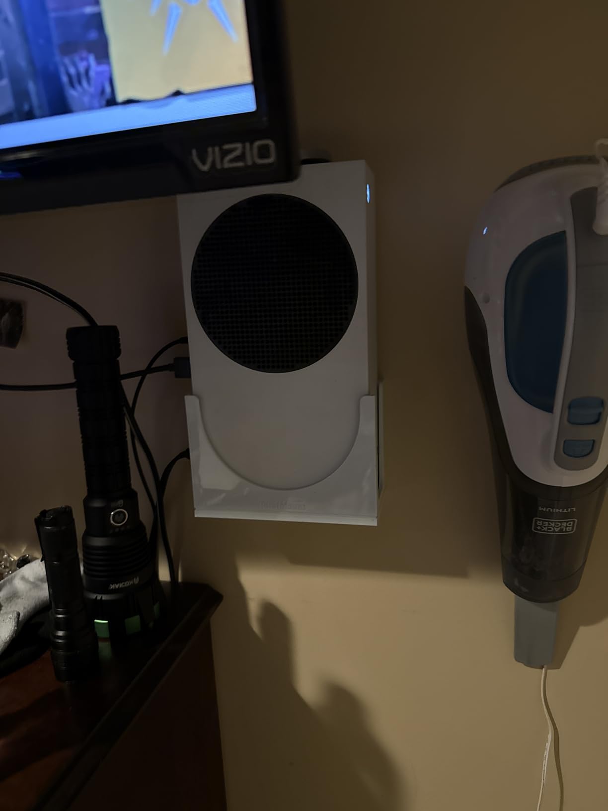 TotalMount - Wall Mount for Xbox Series S - Holds Xbox Series S on a Wall by Your TV (White Mount) customer photo 1