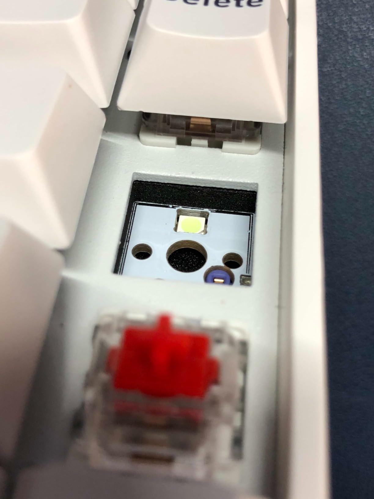 RK ROYAL KLUDGE RK68 Wireless Hot Swappable 65% Mechanical Keyboard, 68 Keys Compact BT5.0 Gaming Keyboard with Stand-Alone Arrow/Control Keys, Black, Quiet Red Switch customer photo 1