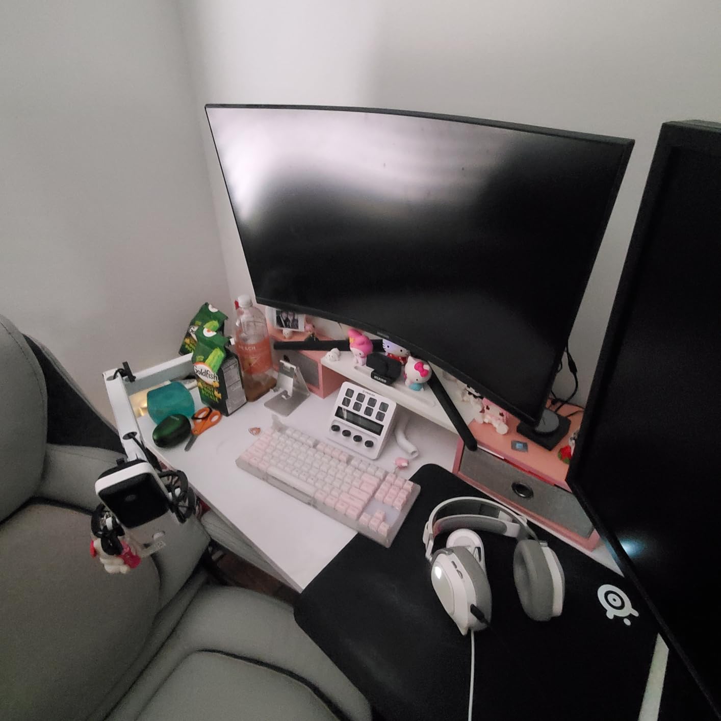 Elgato Wave Mic Arm LP - Premium Low Profile Microphone Arm with Cable Management Channels, Desk Clamp, Versatile Mounting, and Fully Adjustable - For Podcasting, Streaming, Gaming, and Home Office customer photo 2