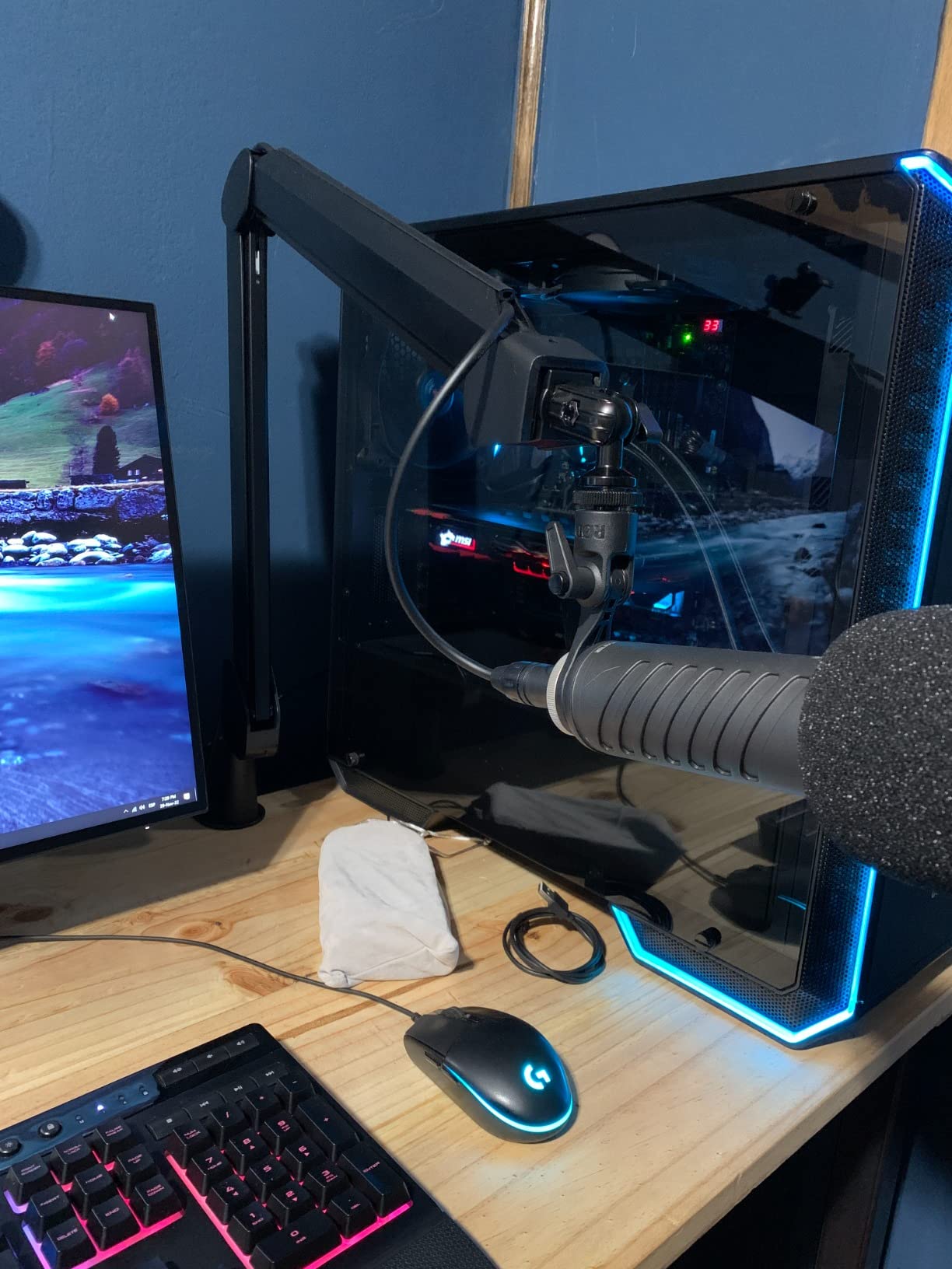 Elgato Wave Mic Arm - Premium Broadcasting Boom Arm with Cable Management Channels, Desk Clamp, 1/4