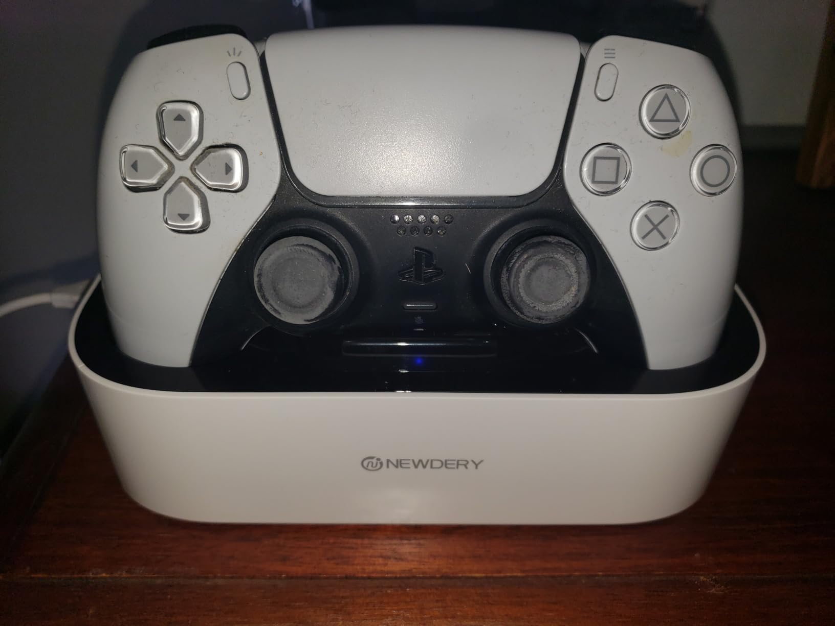 NEWDERY for PS5 Controller Charger Station Compatible with Dualsense Edge, Fast Charging Dock Stand with Cable, Dual Charging Station for PlayStation 5 & DualSense Edge Controller customer photo 1