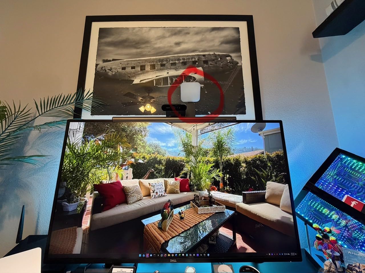 Logitech for Creators Litra Glow Premium LED Streaming Light with TrueSoft, Adjustable Mount, USB Connectivity, Video Lighting for Recording Streams, PC/Mac - Graphite customer photo 1