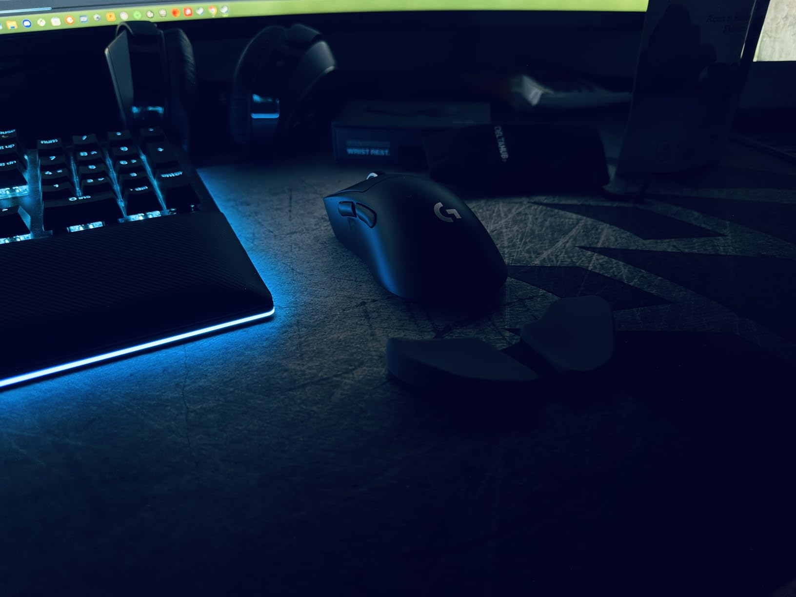 DELTAHUB Carpio 2.0 - Right-Handed Truly Ergonomic Wrist Rest for Mouse, Carpal Tunnel Support, Pain Relief, Anti-Fatigue, Easy Glide, Sleek, Office Computer, Laptop, Gaming customer photo 2