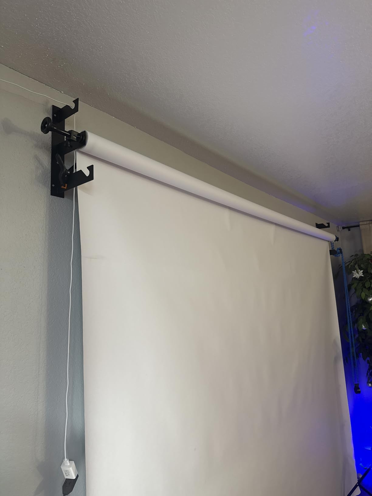 Photography Backdrop Wall Mount 3 Roller Support System, Manual Photo Background Ceiling Holder, Including 2 Tri-fold Hooks, 6 Expand Bars, 3 Chains, for Home Studio Live Stream Game Video customer photo 2