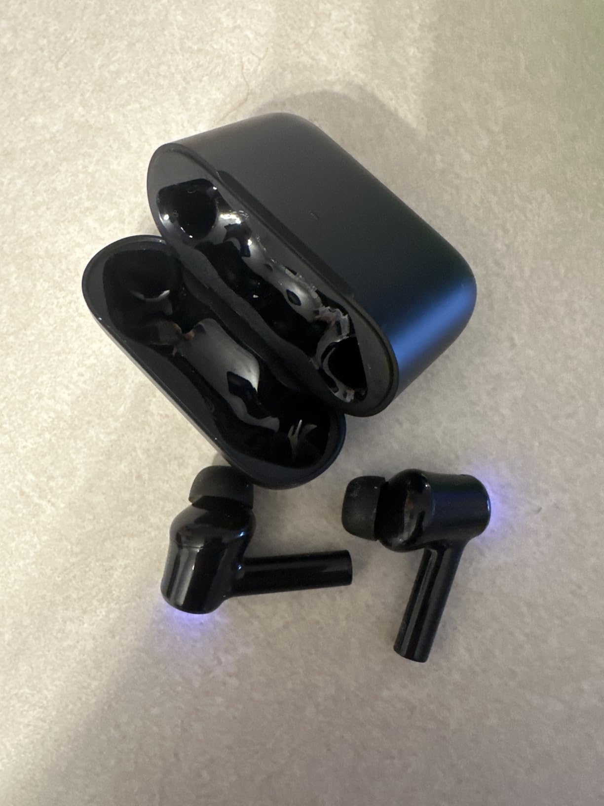 Razer Hammerhead True Wireless (2nd Gen) Bluetooth Gaming Earbuds: Chroma RGB Lighting -60ms Low-Latency- Active Noise Cancellation - Dual Environmental Noise Cancelling Microphones- Classic Black customer photo 1